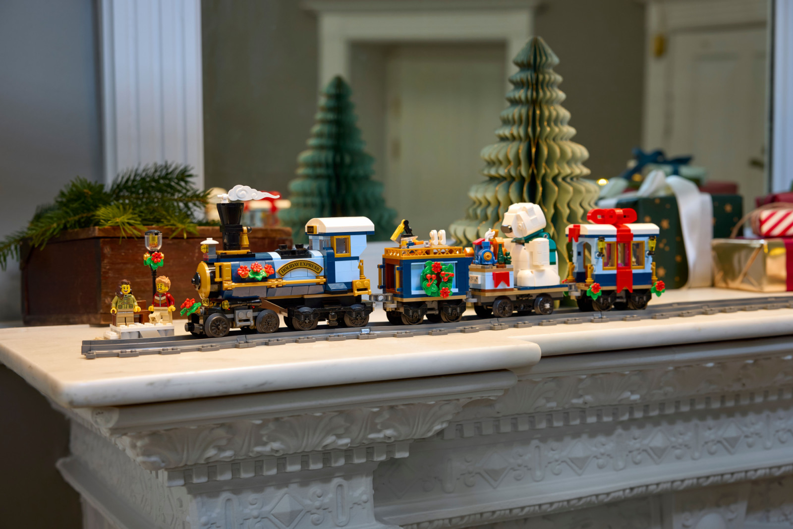 The four-car configuration includes locomotive, tender, flatcar and caboose with a minimal platform build