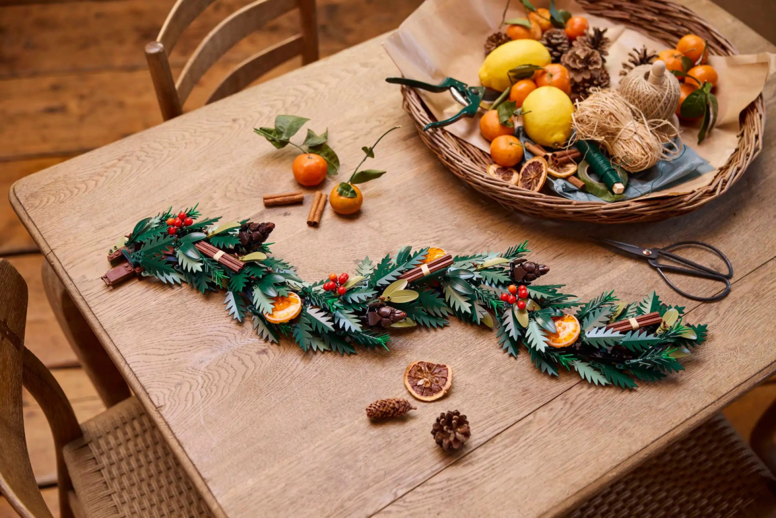 The Wreath converts to a 74 cm garland configuration, demonstrating the flexibility increasingly common in Lego Christmas sets