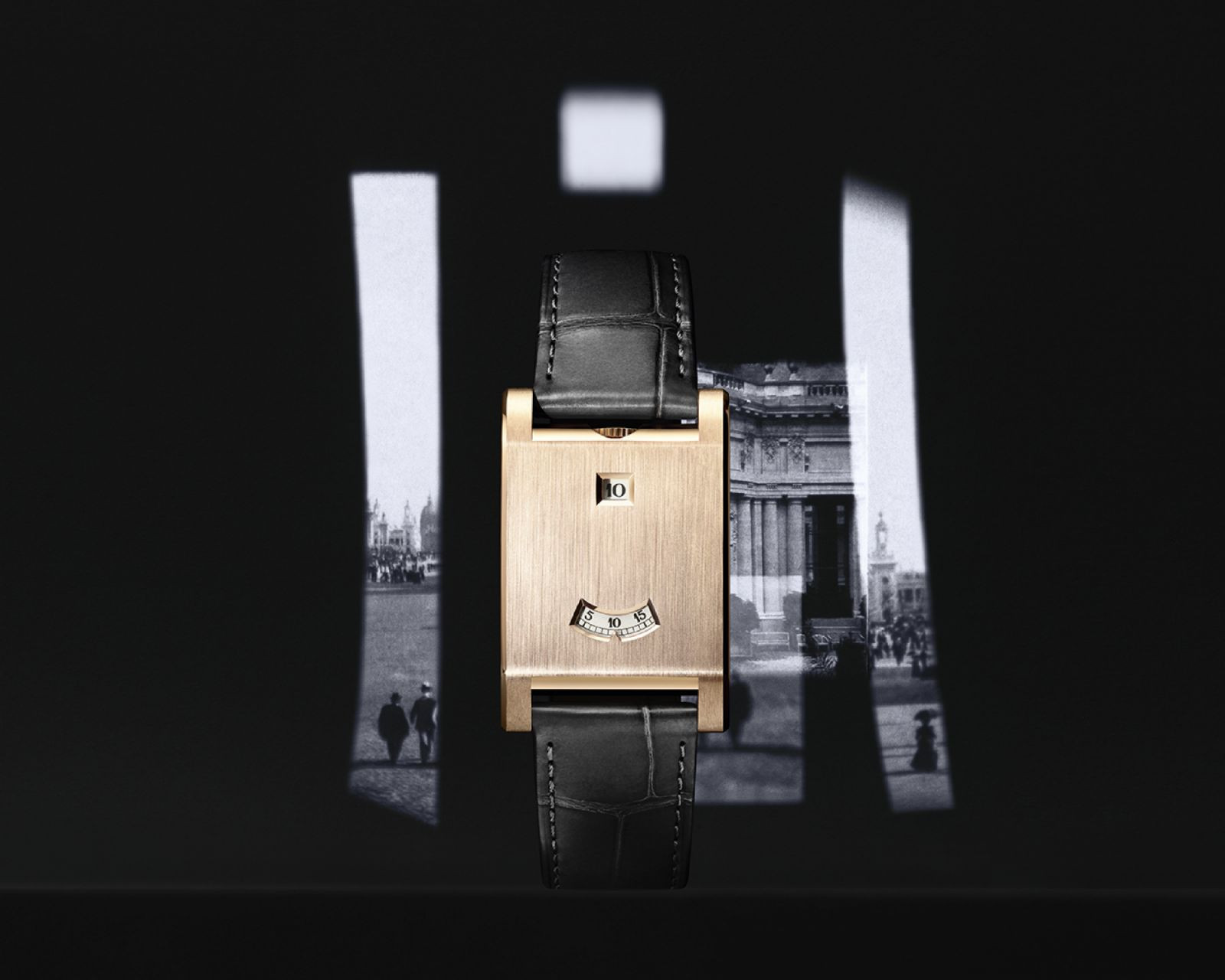 Cartier Privè Tank à Guichets in rose gold