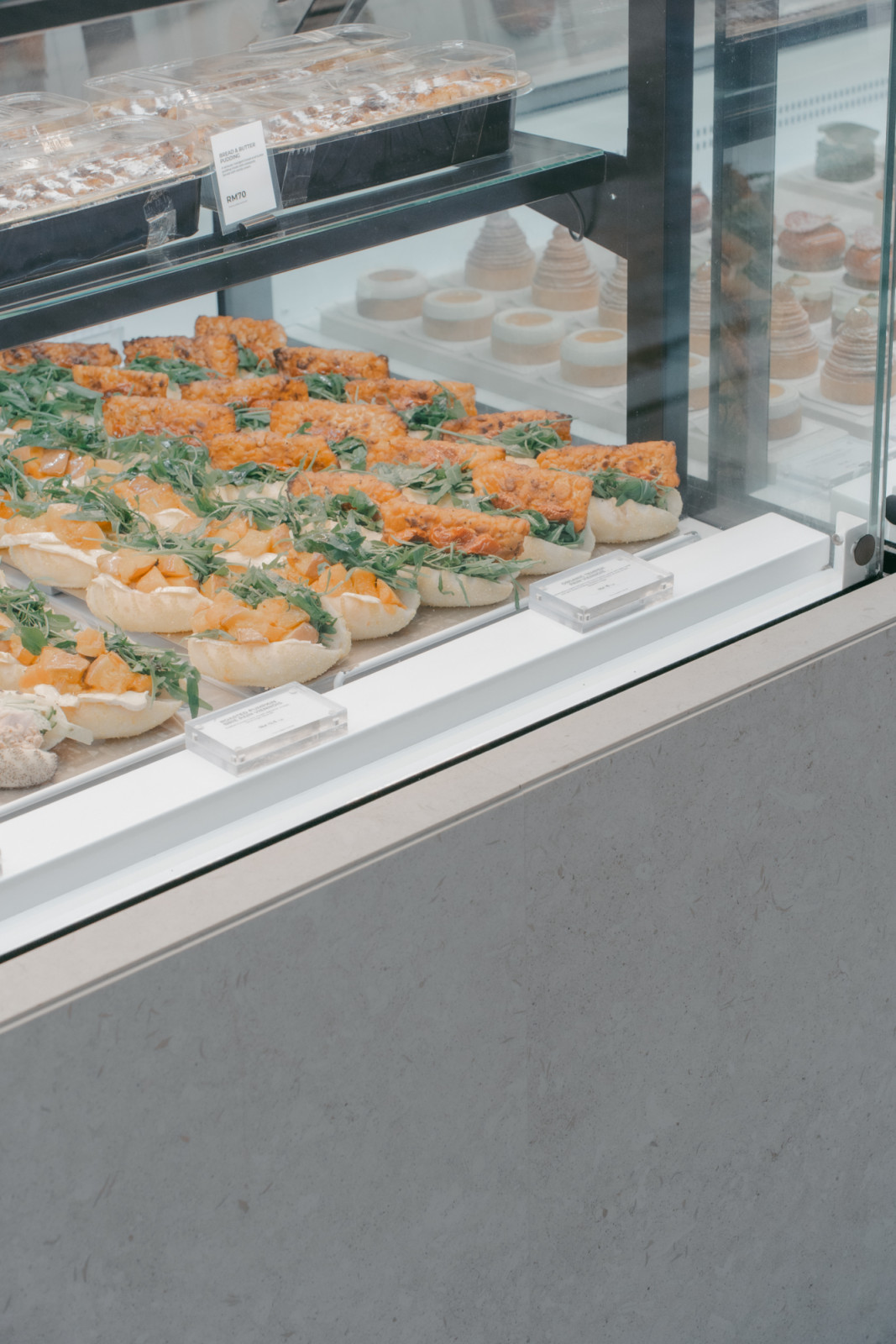 Dekton’s natural stone effect closely resembles real stone in both appearance and texture