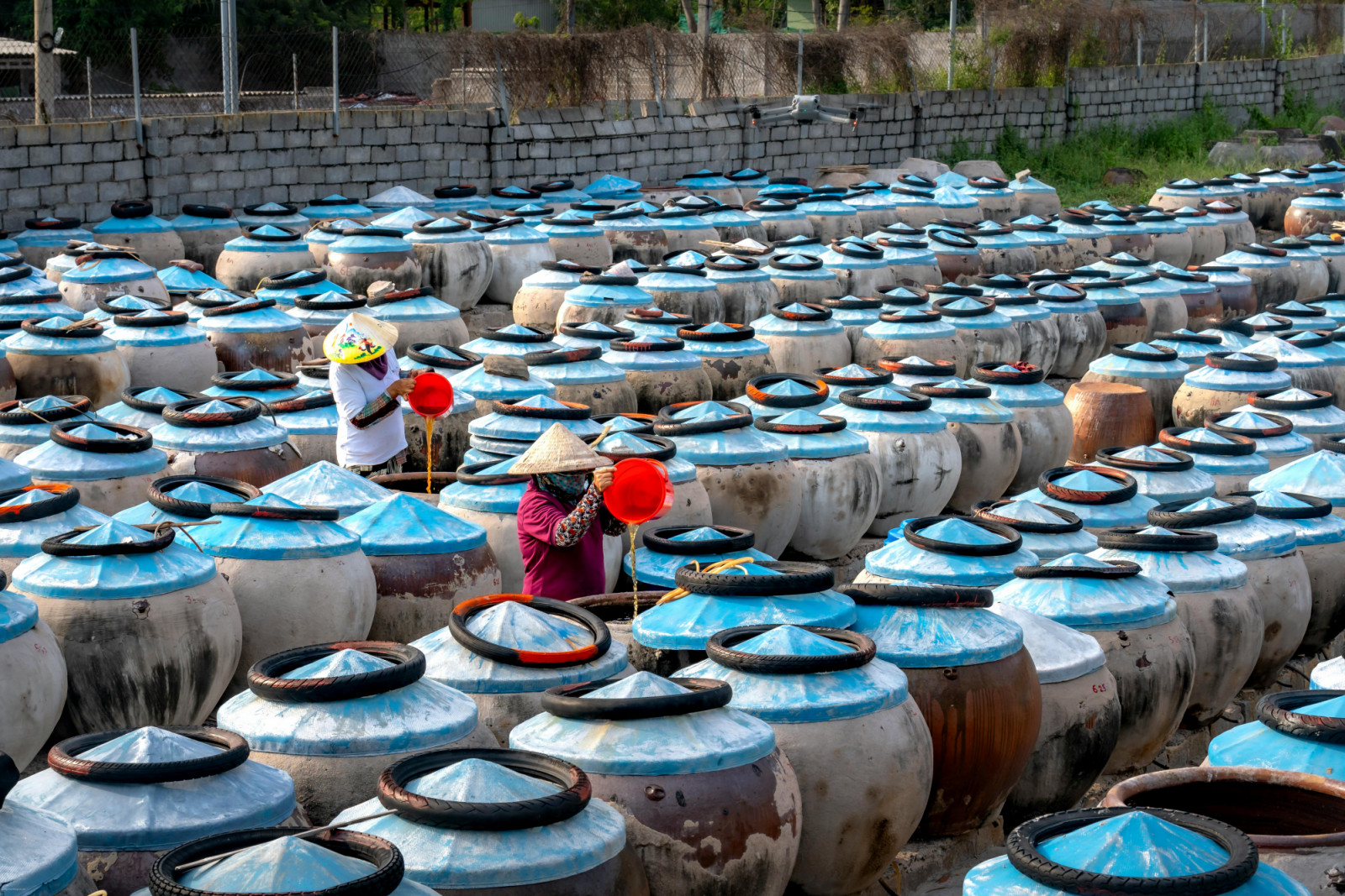 Sun, salt and waiting turned into liquid depth. (Photo: Quang Nguyen Vinh / Pexels)