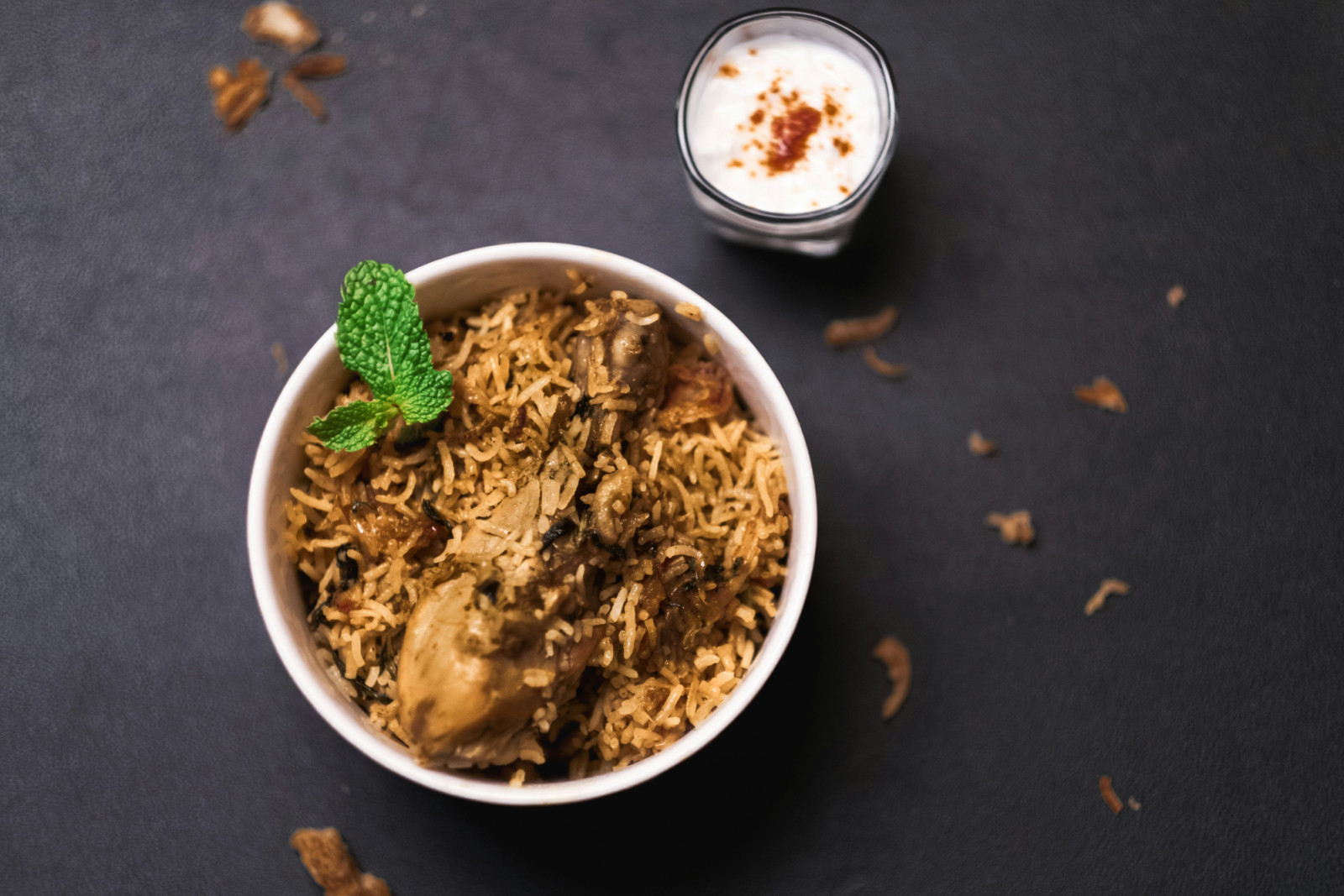 A dish designed to rest before it reveals itself. (Photo: Raman / Unsplash)