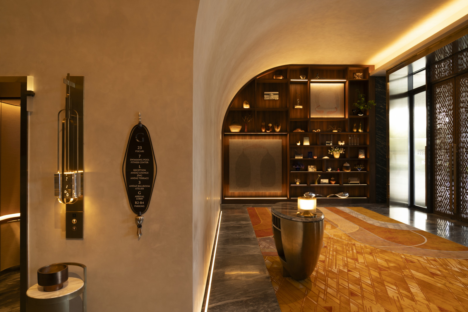 บริเวณโถงทางเข้าและล็อบบี้ของ Andaz One Bangkok (ภาพ: Andaz One Bangkok)