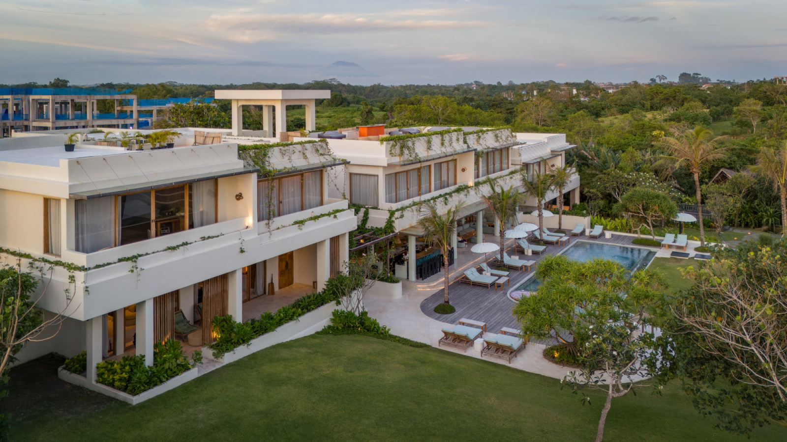 Facade Oshom Bali di Nuanu Creative City, Tabanan