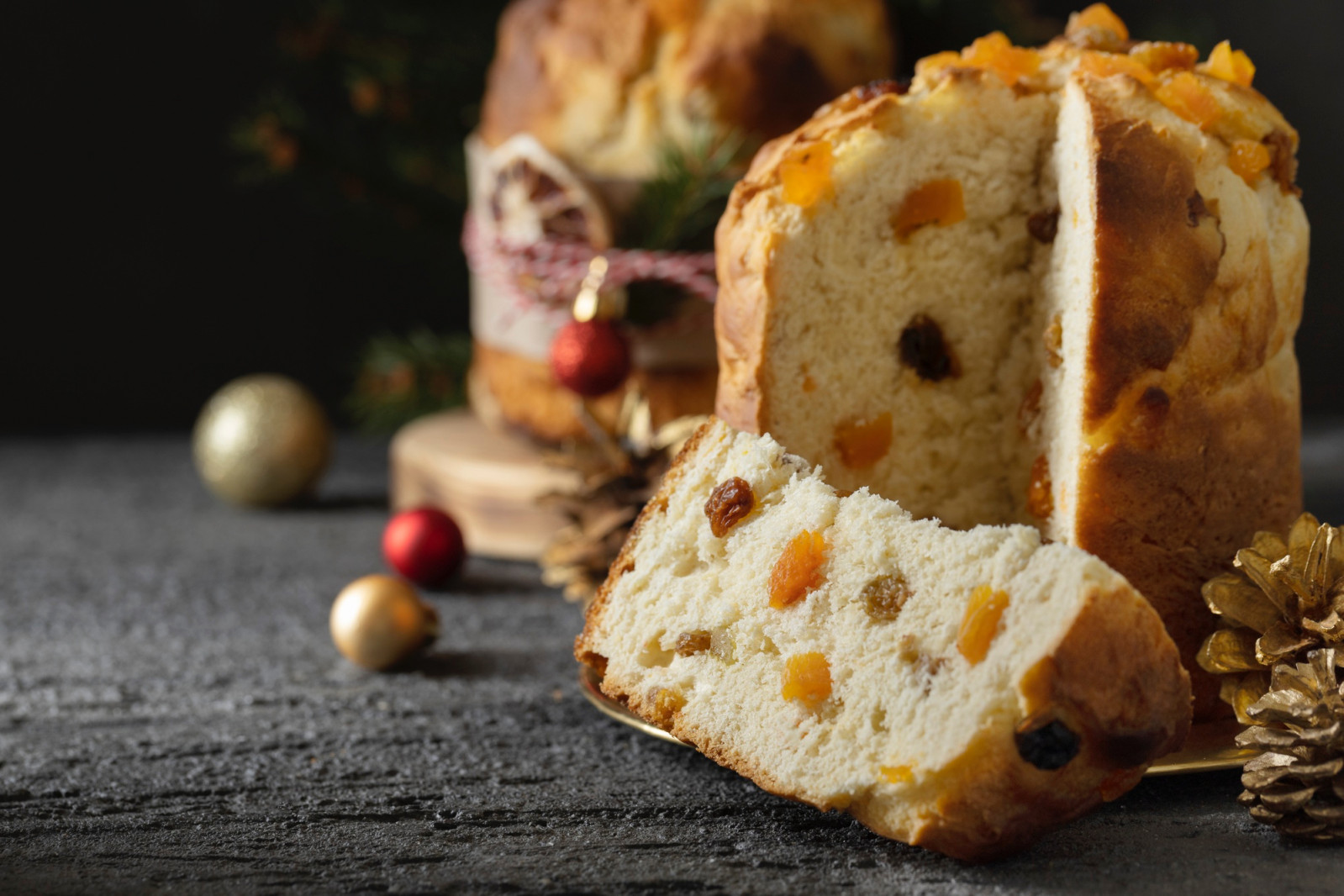 Sweet, airy and studded with dried fruit, panettone adds a light festive touch to any December table (Photo: Freepik)