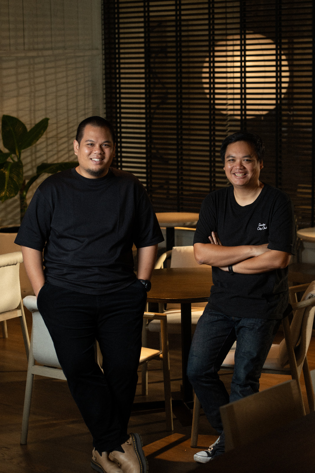 เชฟหวาย สาละ ศักดาเดช จาก Rasik Local Kitchen มาร่วมกับเชฟพีท สร้างเมนู All Day Dining ในคอนเซ็ปต์ ‘Comfort Food with a Twist’ ของร้าน Siwilai Radical Club (ภาพ: Siwilai Radical Club)