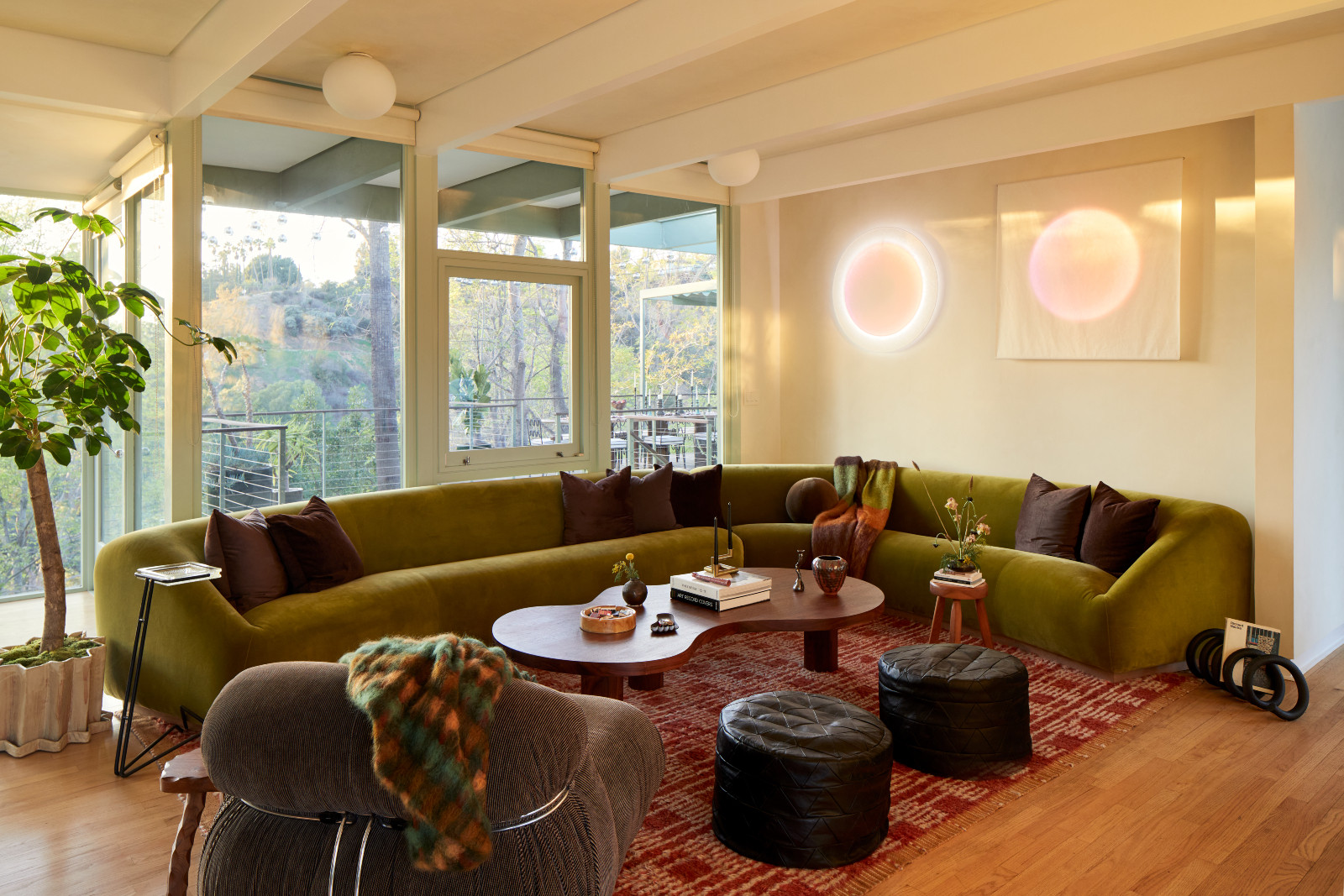 The living room of the Beachwood Canyon Treehouse by Studio Keeta