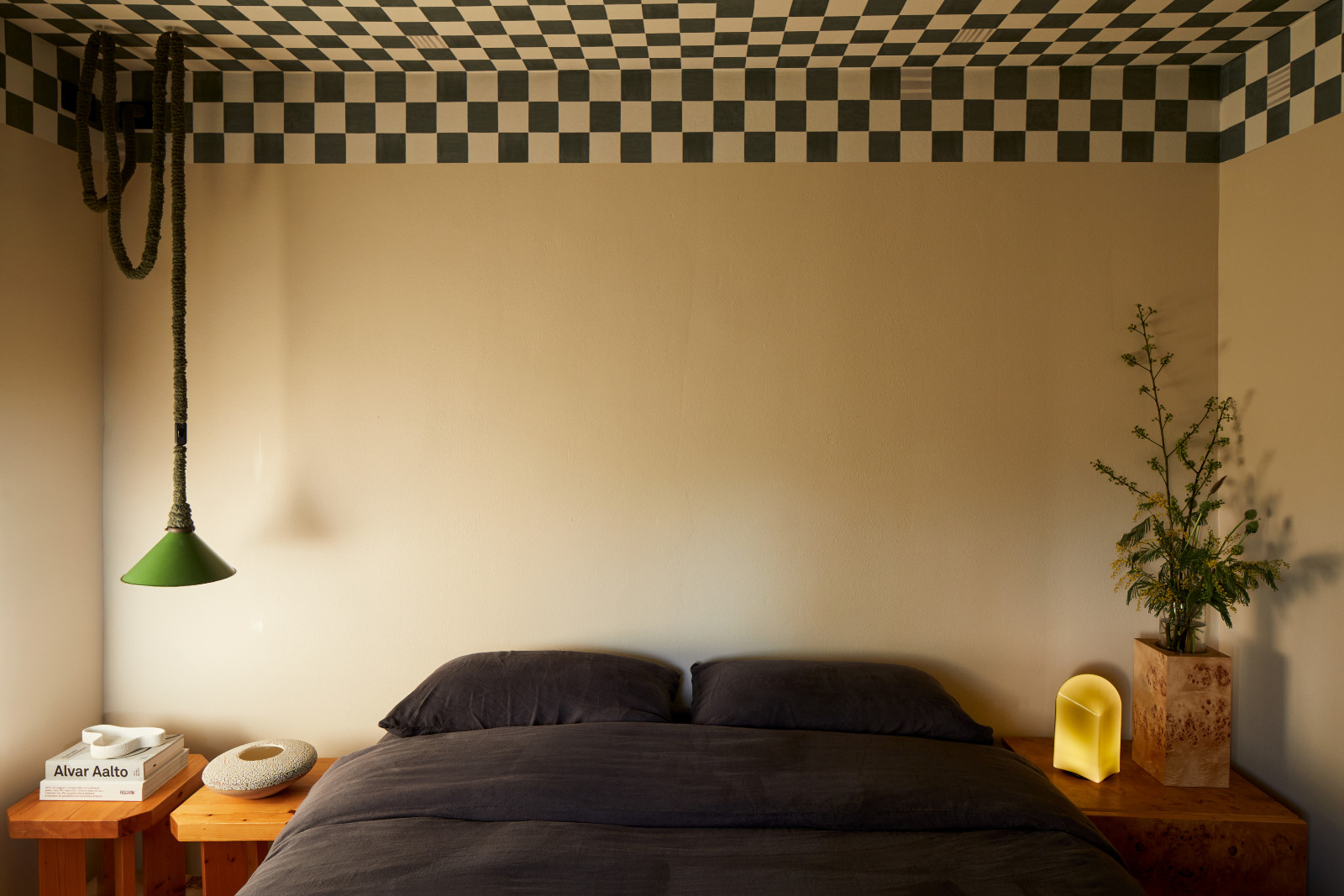 The bedroom of the Beachwood Canyon Treehouse by Studio Keeta