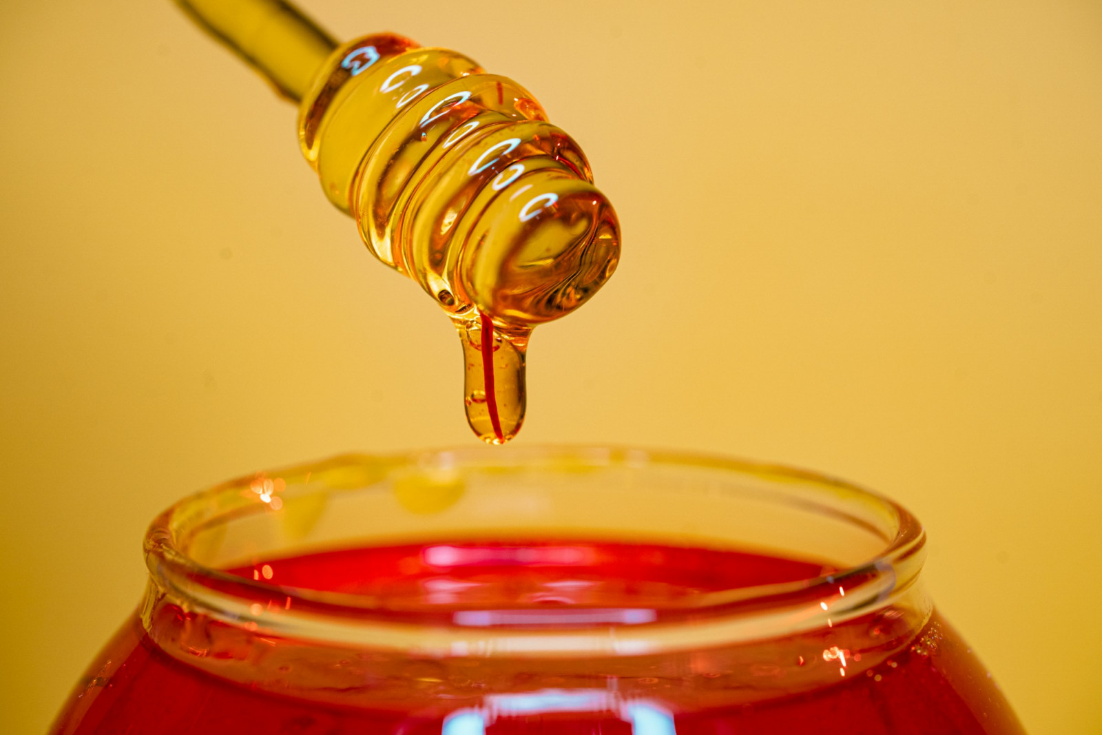 Sweet, spicy drizzles on pizza, chicken and more became a kitchen staple (Photo: Benyamin Bohlouli/Unsplash)