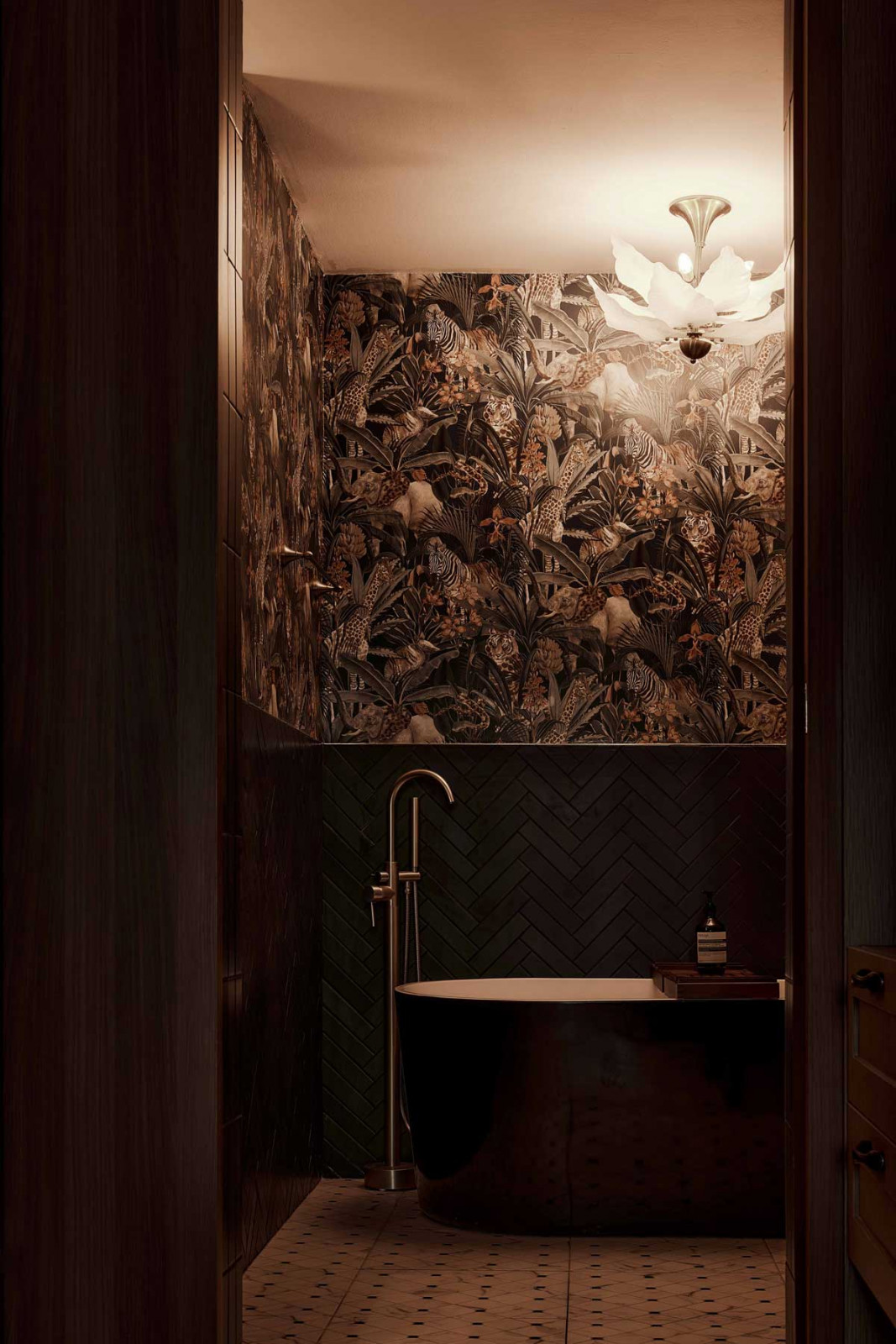 Safari-inspired wallcovering enlivens this bathroom