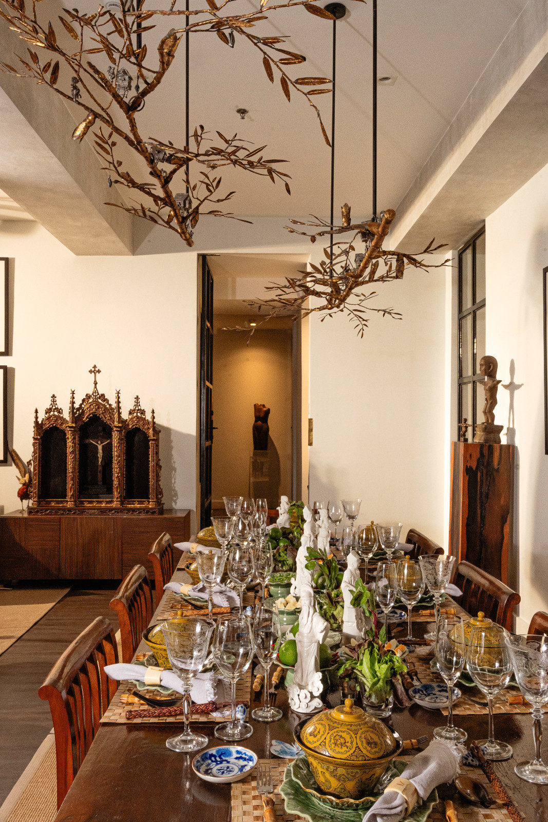 A glimpse of the tablescape laid out in Wynn Wynn Ong's home