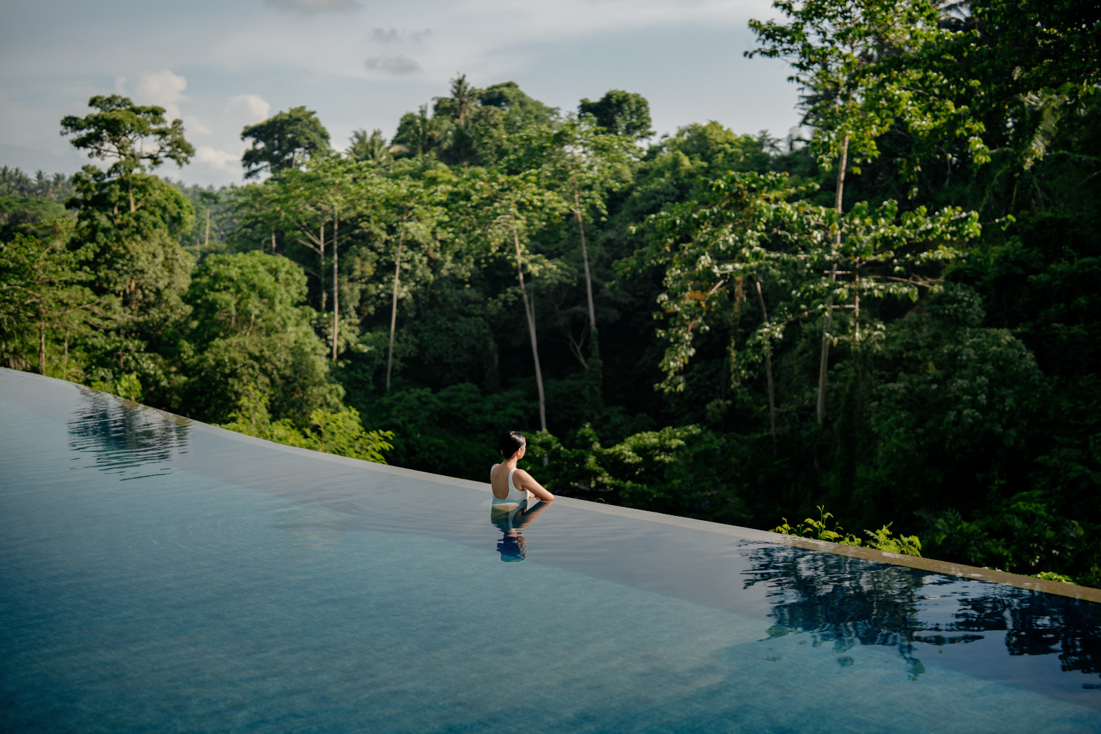 Alam dapat menjadi penyembuh terbaik, seperti pemandangan dari infinity pool ini