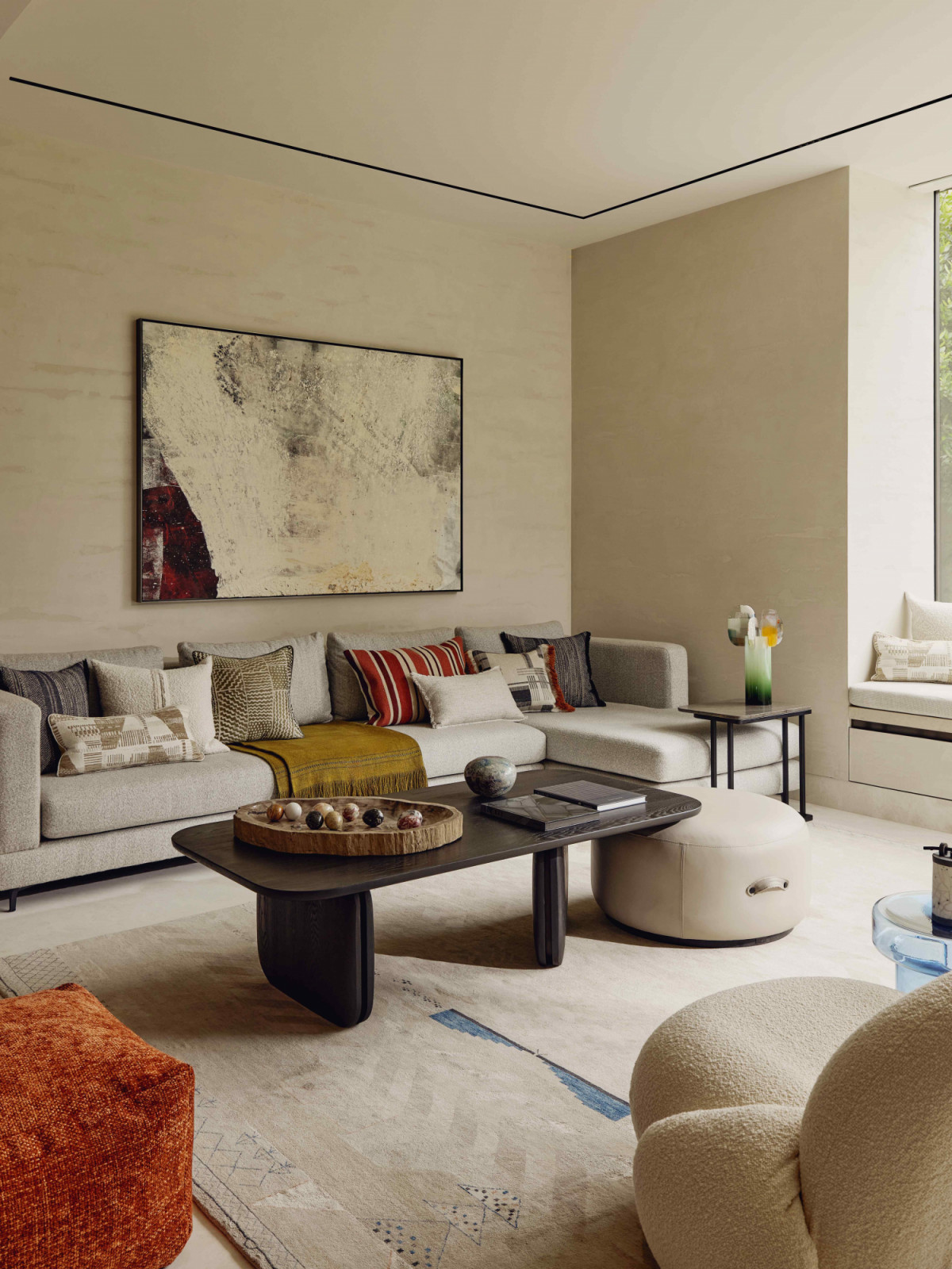 The polished plaster walls with earthy tones create subtle textures