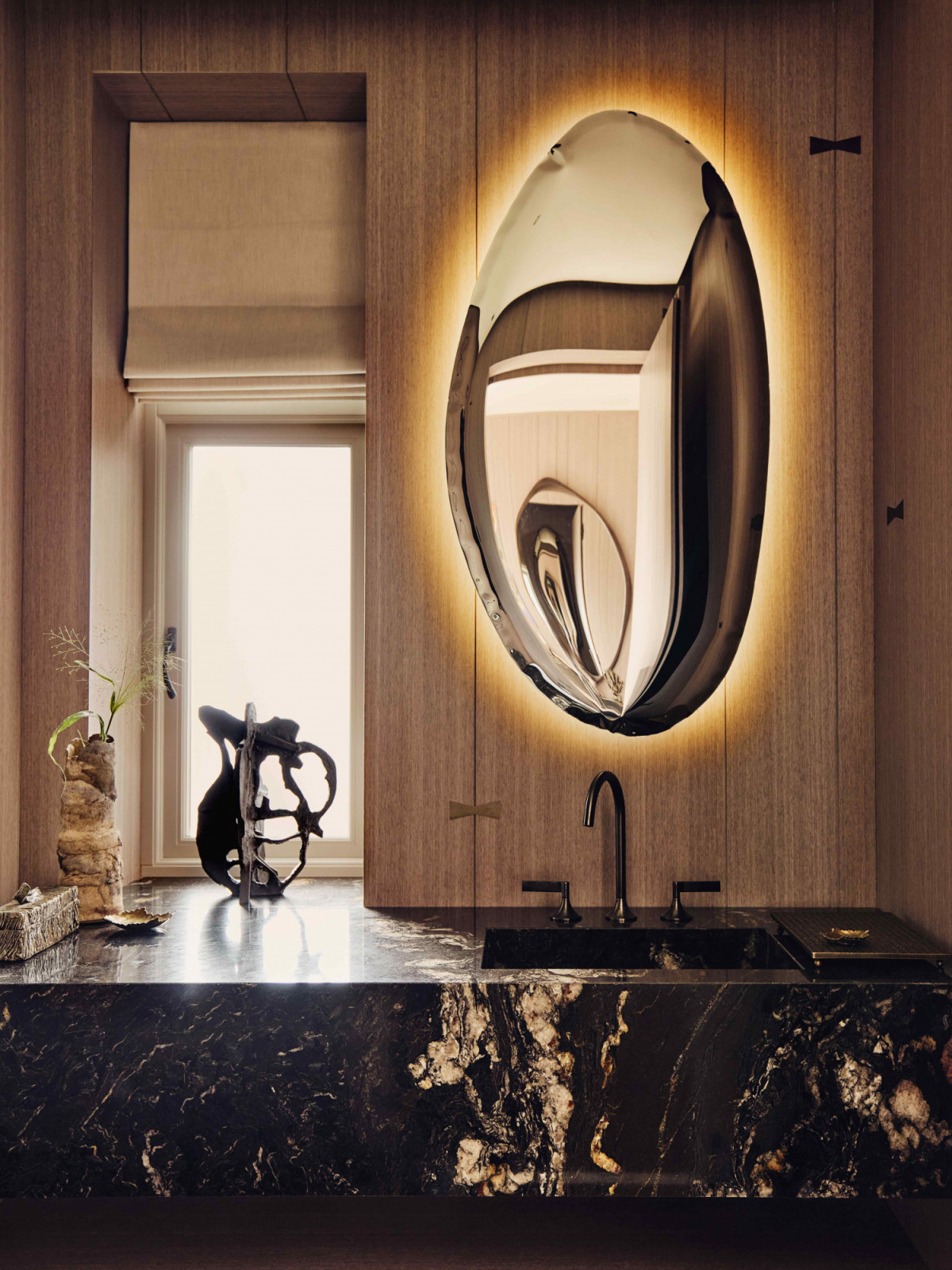 The powder room with a wall light by Giopato and Coombes