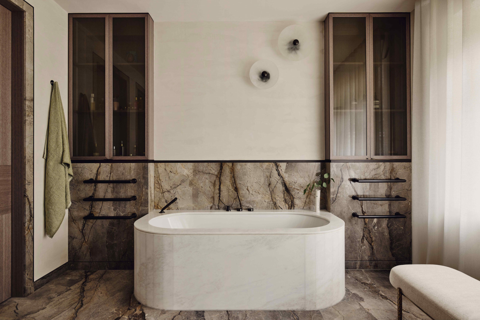 The main bathroom exudes warmth and serenity through refined, high-quality materials