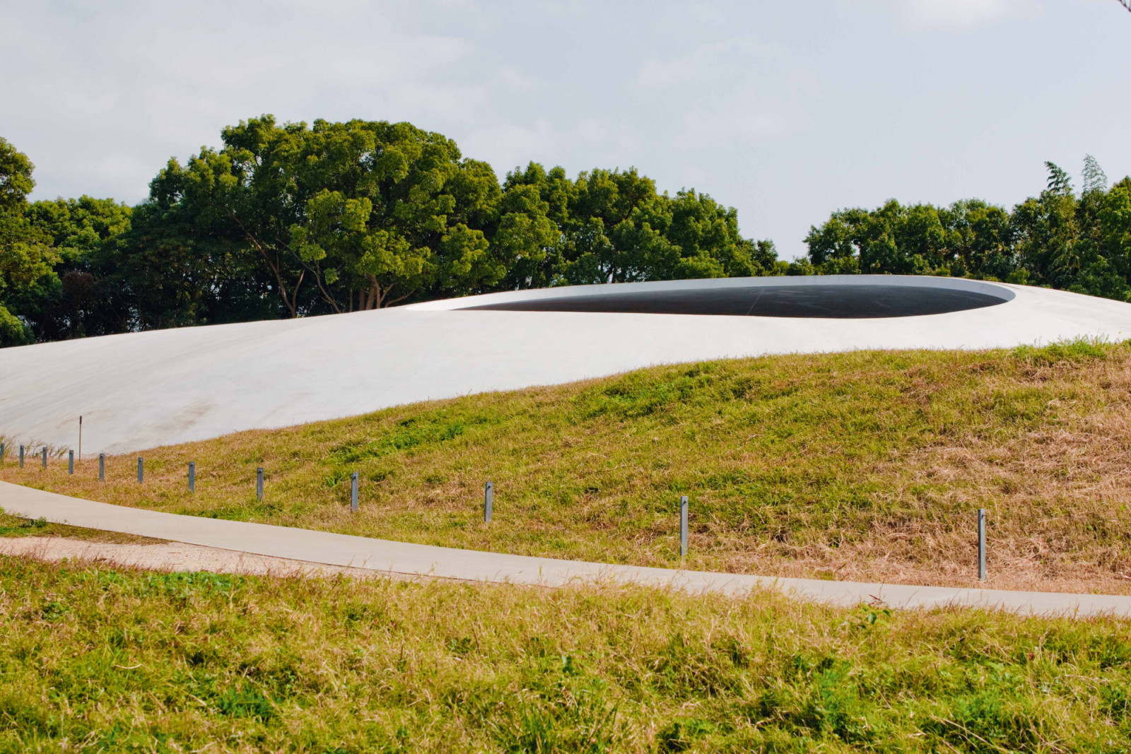 Its exterior appears to merge with the surrounding landscape. (Photo: Getty Images)