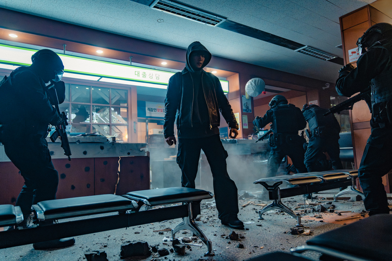 Cashero / Lee Jun-ho as Kang Sang-ung in Cashero Cr. Kim Hobin/Netflix © 2025