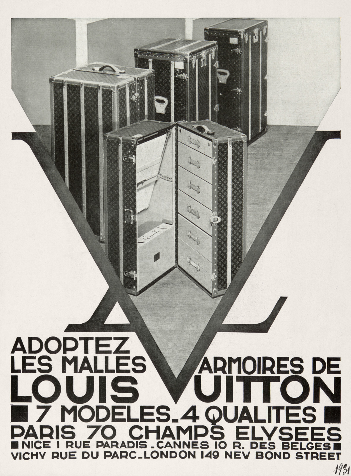 Adoptez les Malles Armoires de Louis Vuitton - 7 modeles - 4 qualites  : Insertion publicitaire parue dans L'Illustration, le 13 Juin 1931 representant des Malles Armoires ou Wardobes, ouvertes et fermees en toile Monogram, le tout integre dans le sigle LV
