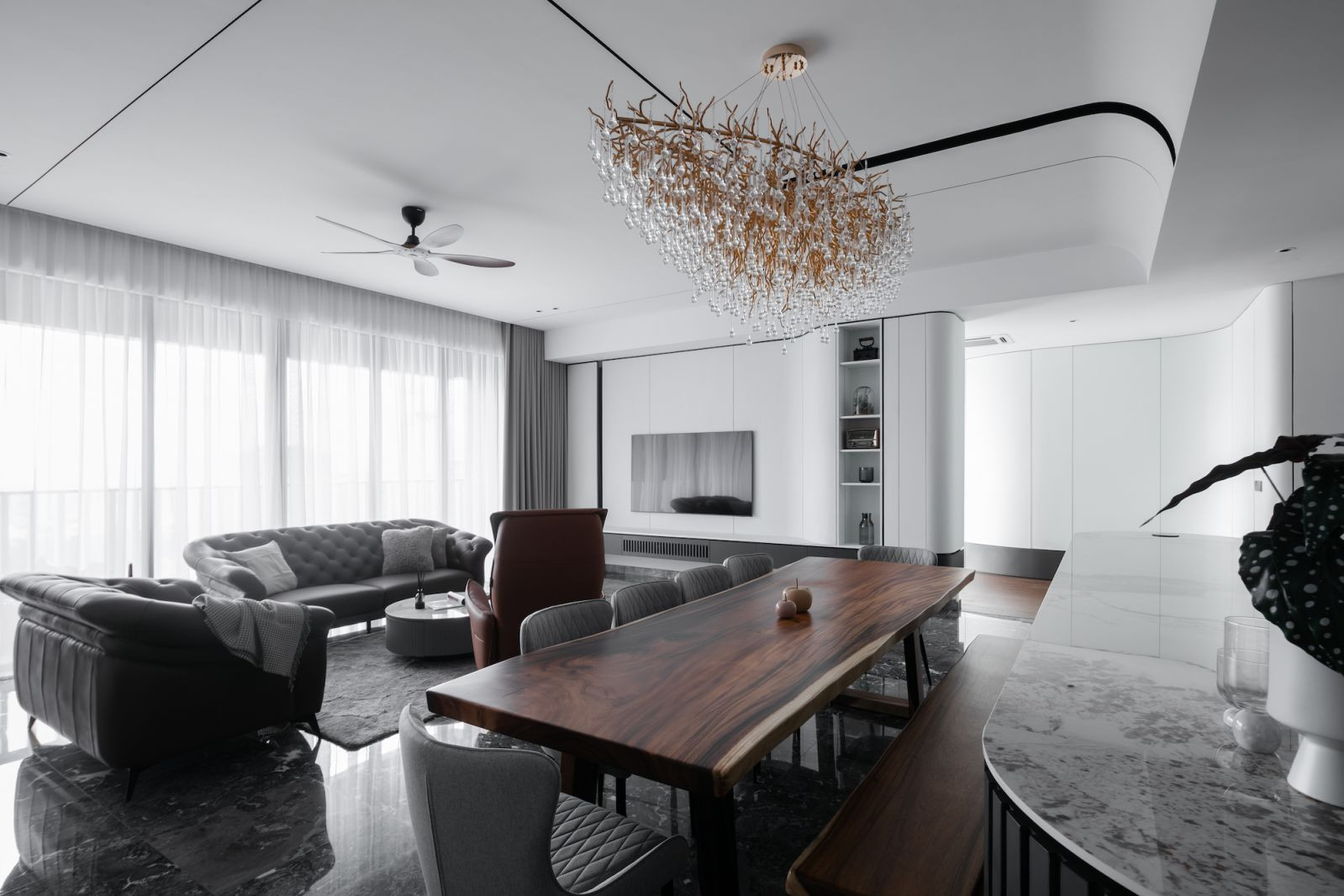 Longface Design Atelier unites function, form, and tranquillity within the monochromatic interior (Photo: Lawrence Choo)