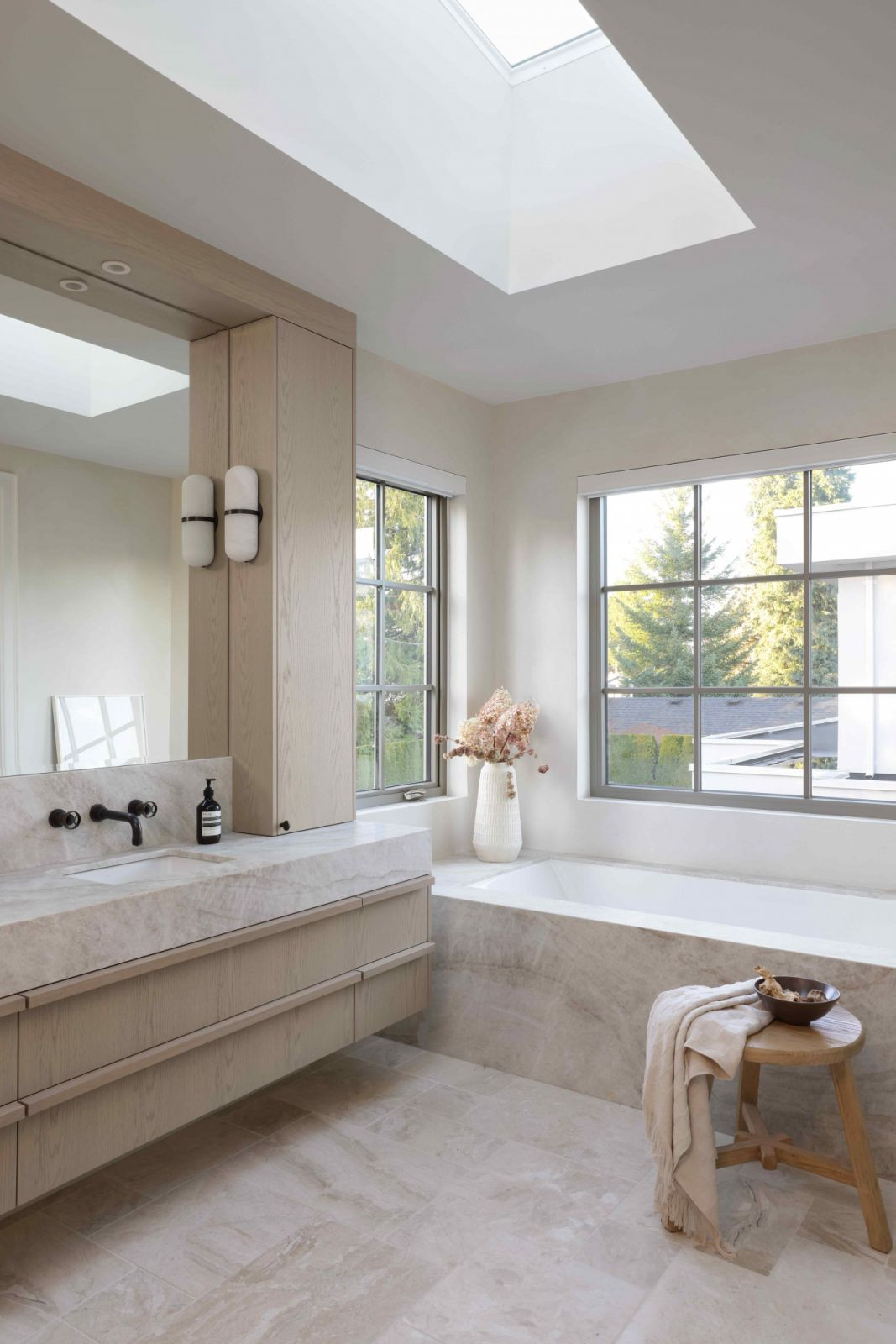 Natural stones with subtle tonal contrast (Photo: Ema Peter)