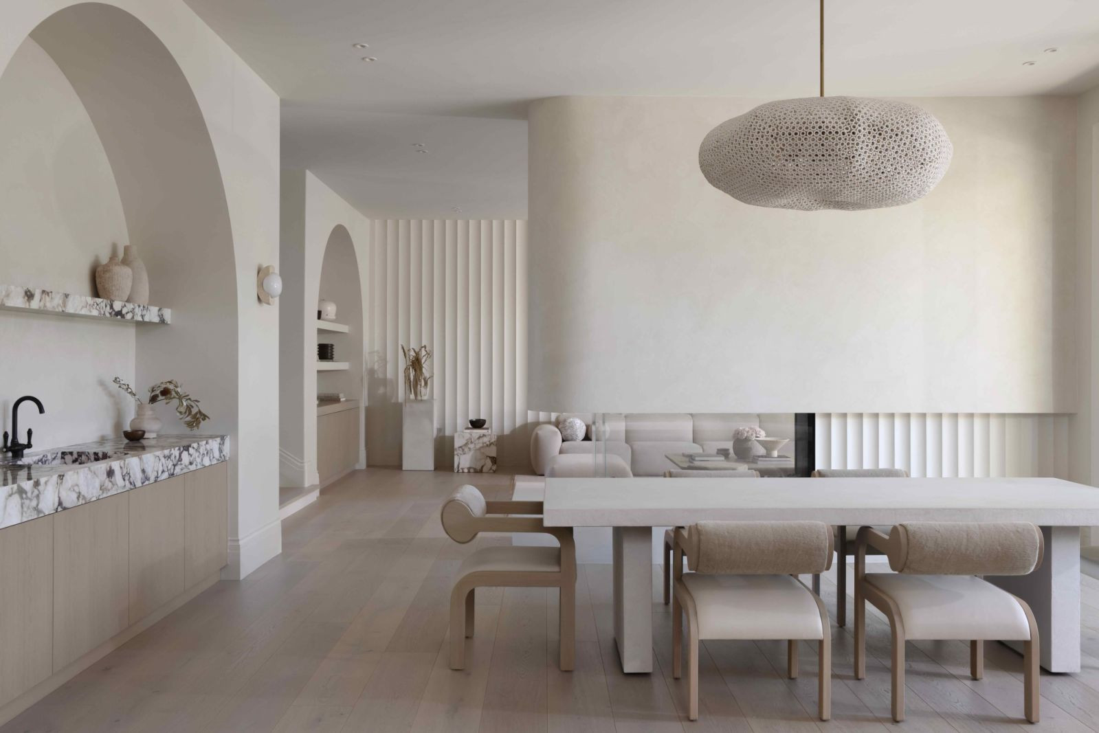 Curved forms recur across the interiors (Photo: Ema Peter)