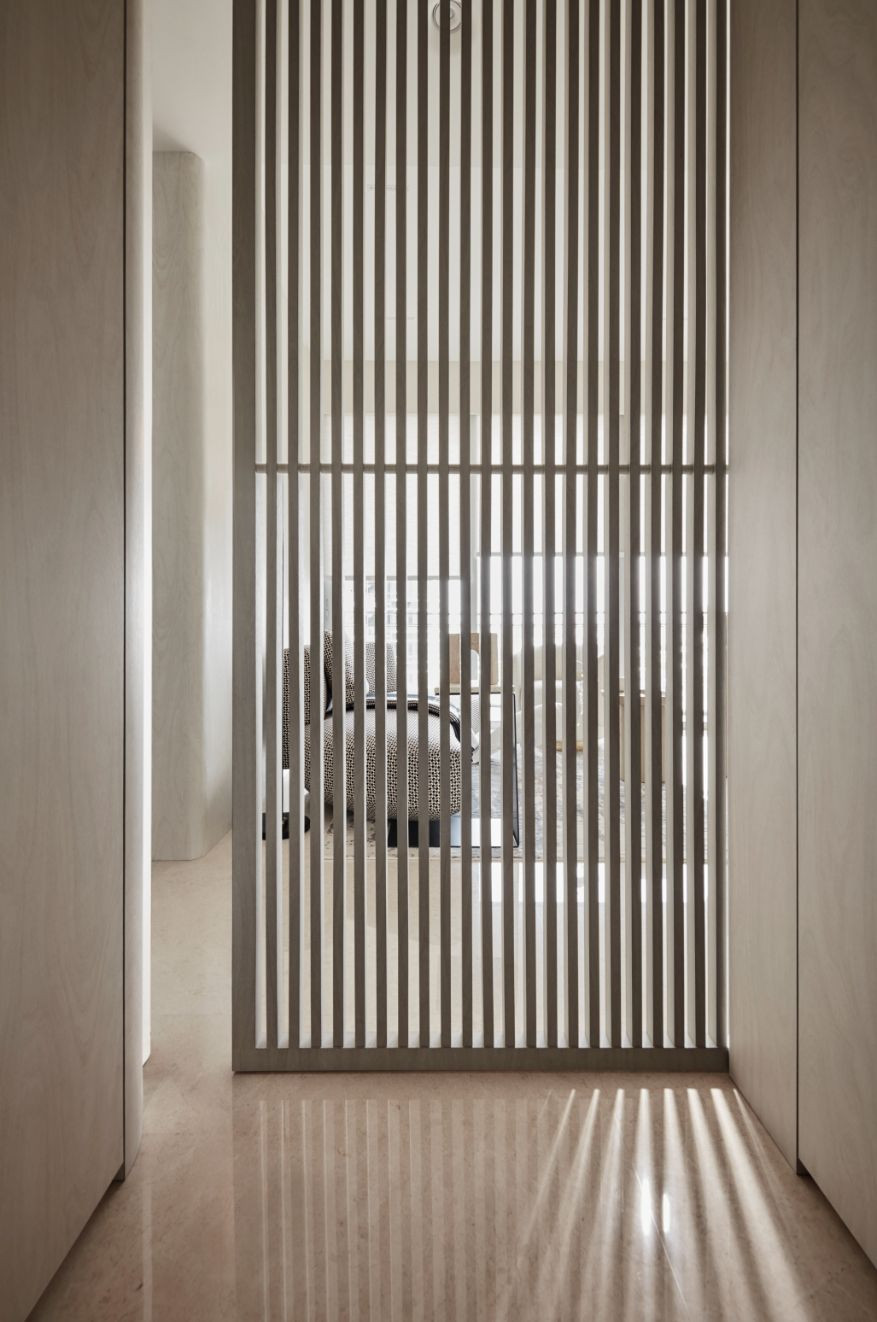 A vestibule conceals a shoe closet at the entrance (Photo: Wong Weiliang / 328 Productions)