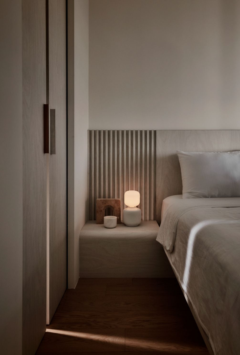 The bedroom with light wood and neutral hues (Photo: Wong Weiliang / 328 Productions)