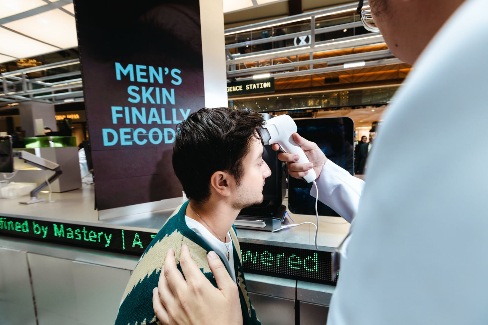 Ketika Bryan Domani sebagai Brand Ambassador KAHF mencoba Kahf DECODE Your Skin Type