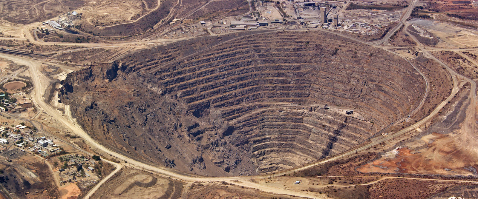 Aerial view of enormous copper mine at Palabora, South Africa (ภาพ: sfmthd / Getty Images)
