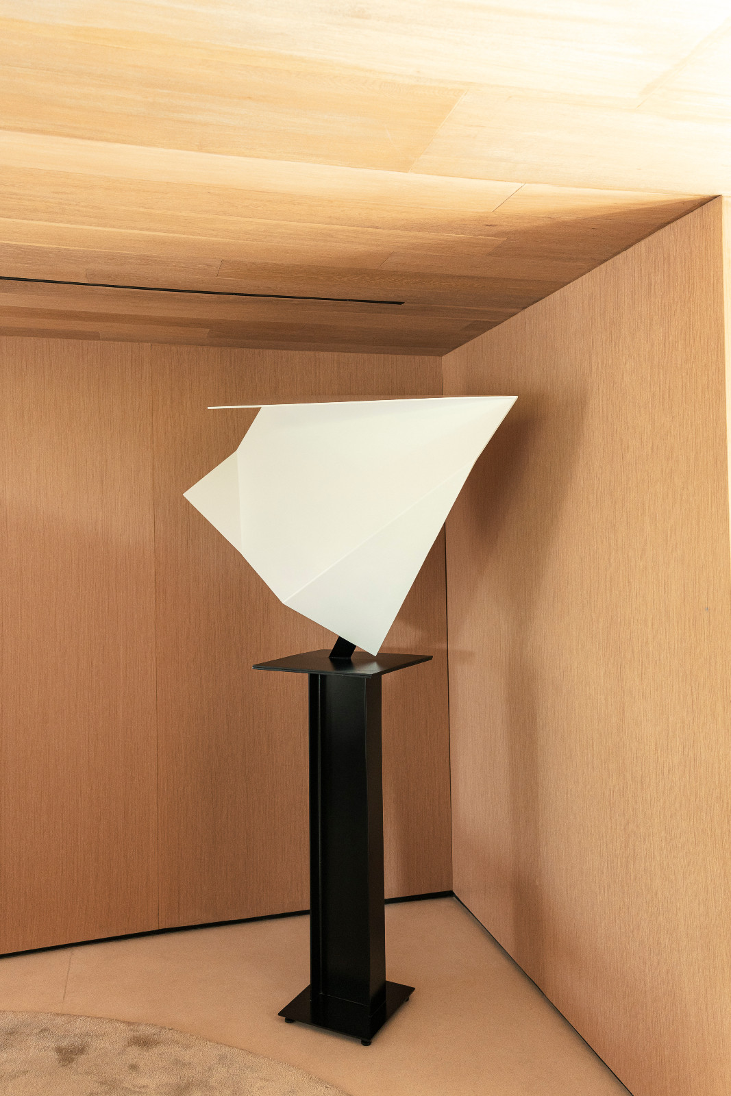 A bent metal sculpture by Ed Calma shaped like a paper plane finds a place in one of the home’s elegant corners
