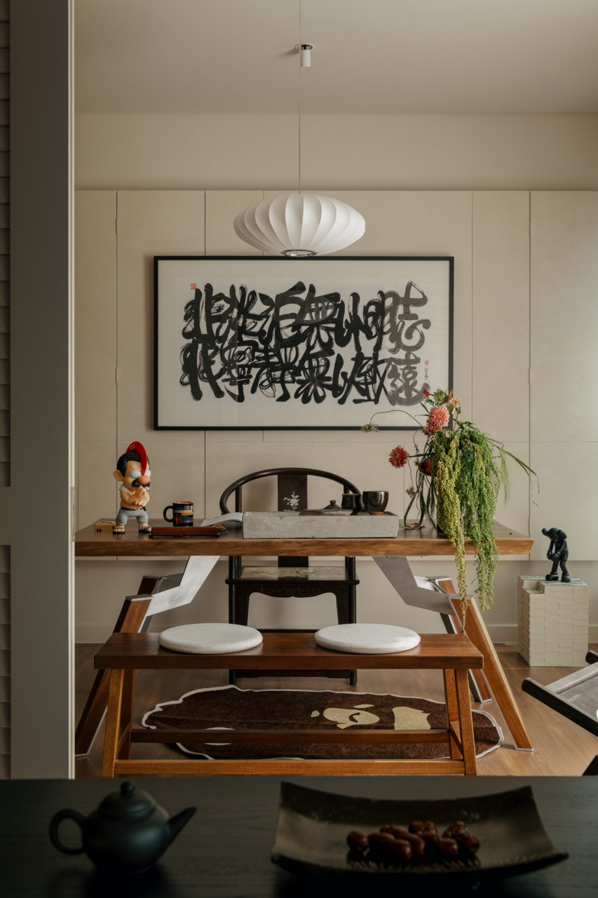 A closer view of the home office shows how the window sun screen provides a proper backdrop for displaying framed calligraphy art