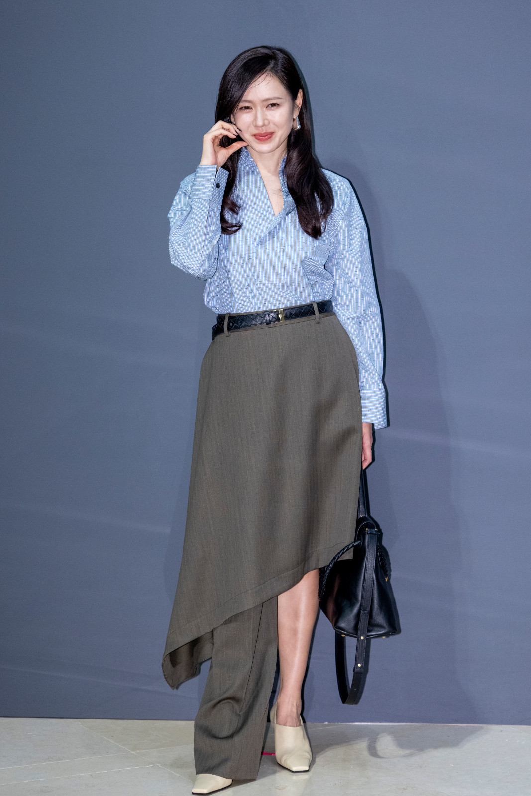 Son Ye-jin channels avant-garde intellectualism in Bottega Veneta at Leeum Museum (Photo: The Chosunilbo JNS/Imazins/Getty Images)