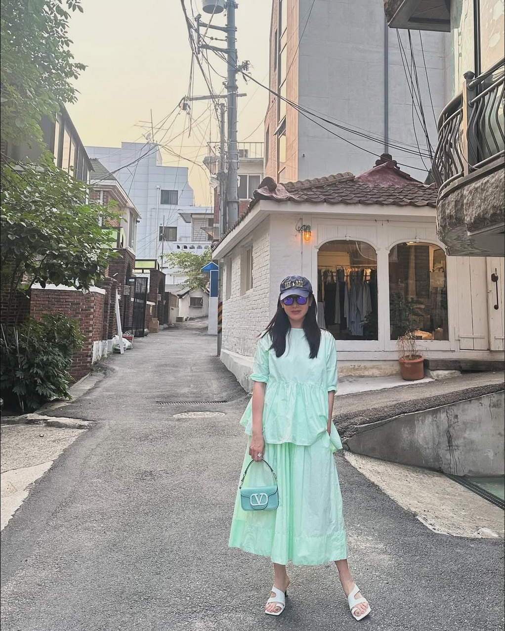 Son Ye-jin embodies the clean girl aesthetic in a mint two-piece ensemble (Photo: Instagram / @yejinhand)