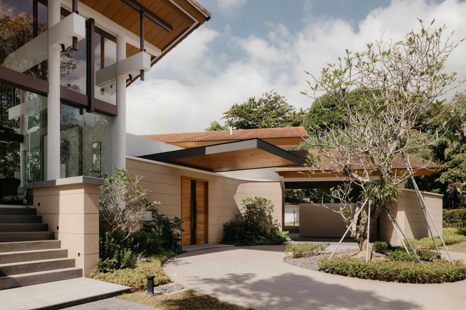 The main gate’s vehicular access is expressed with a tectonic clarity