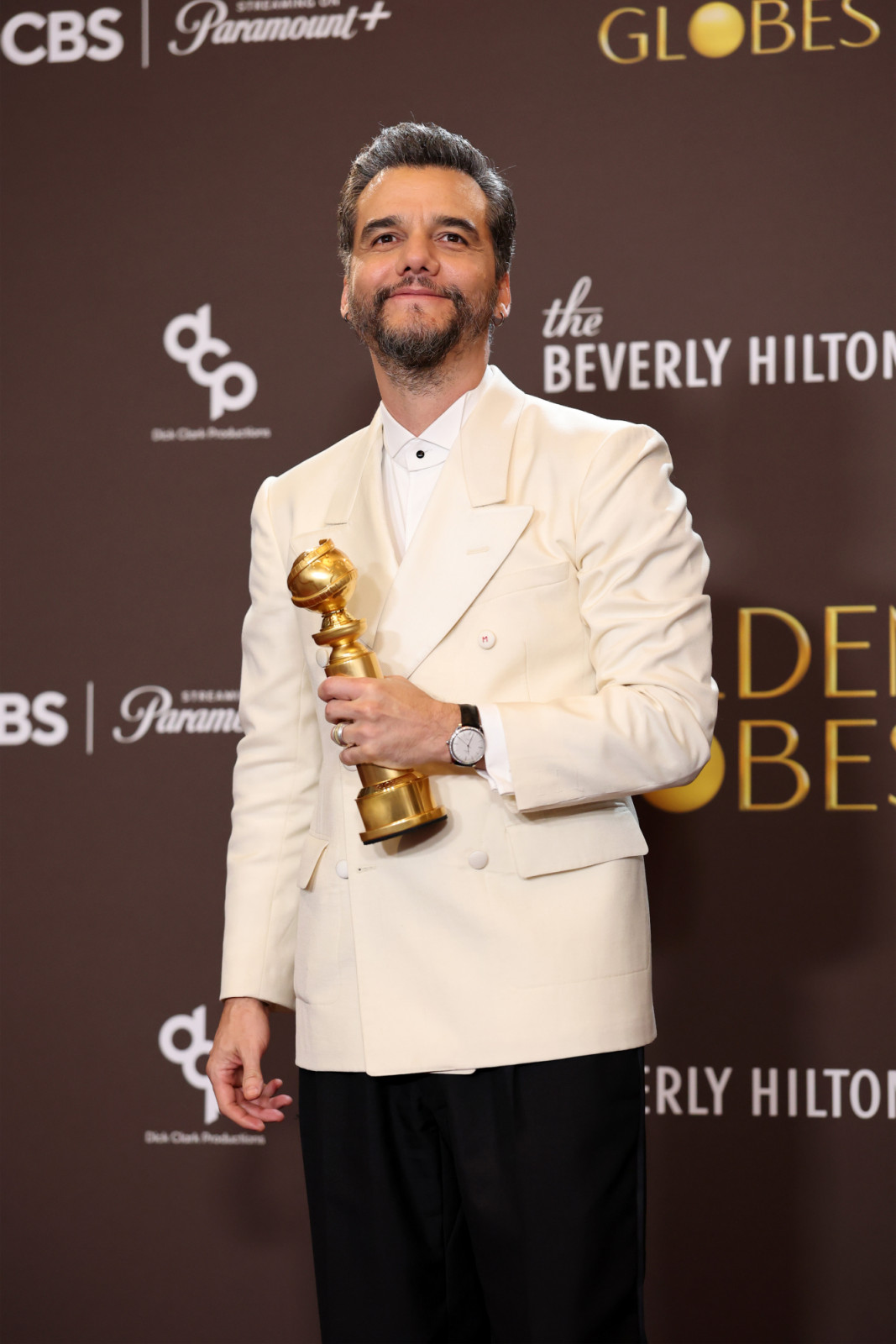 Wagner Moura, winner of the Best Performance by a Male Actor in a Motion Picture – Drama Award for "The Secret Agent" at the 83rd Annual Golden Globe Awards (Photo: Amy Sussman/Getty Images)