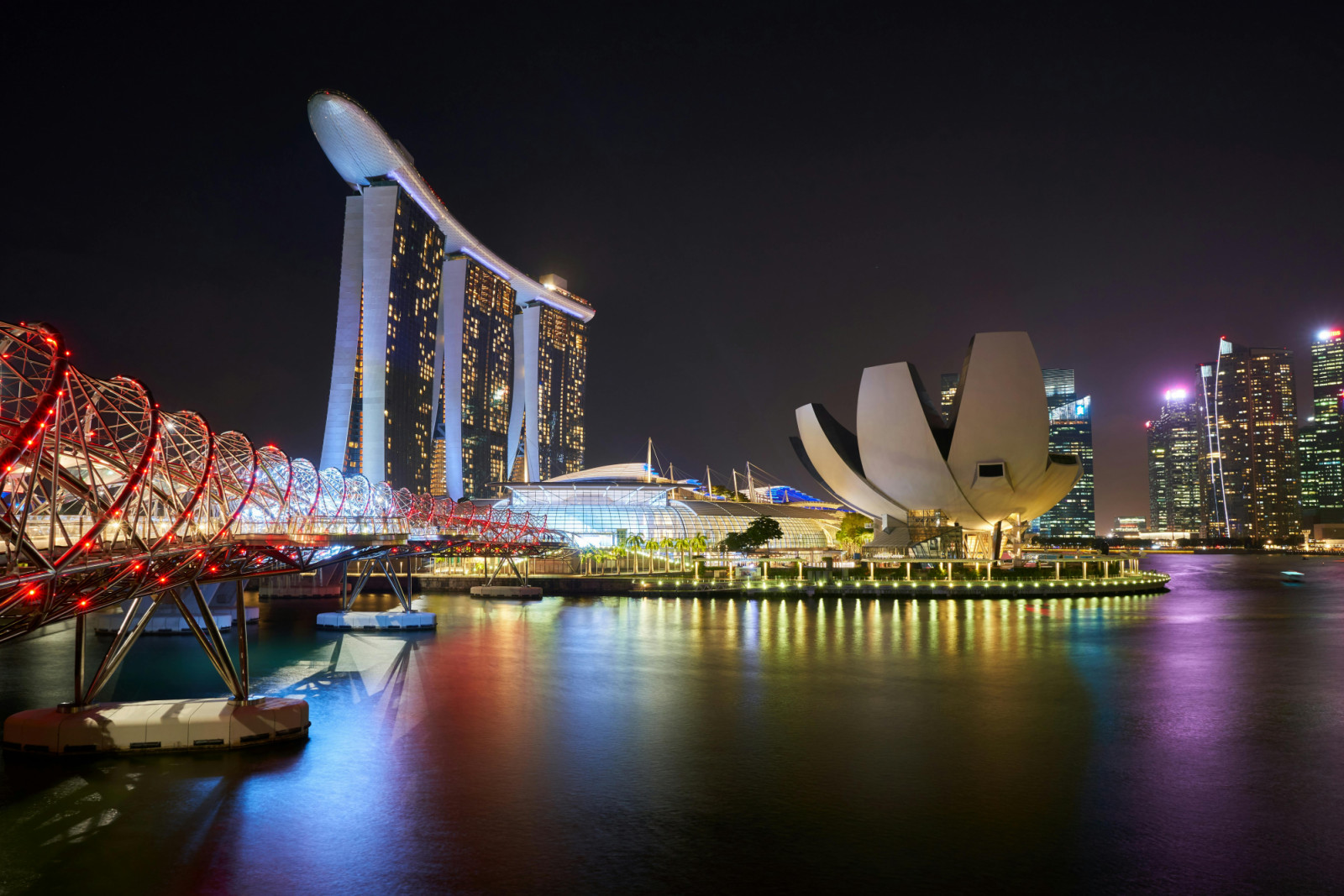 An illuminated Marina Bay skyline, where bold architecture meets the stillness of the water (Photo: courtesy of Pexels)