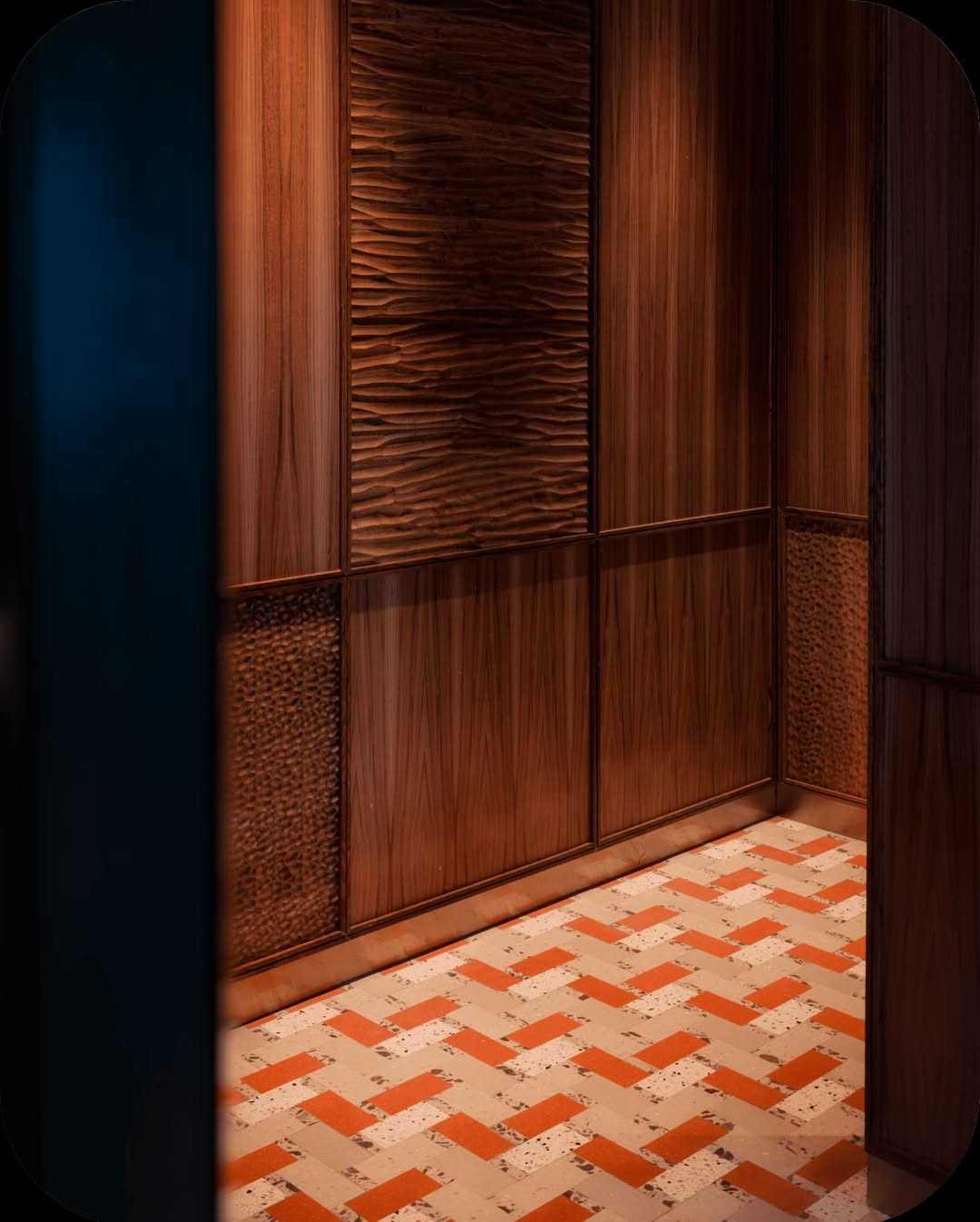 Wood-panelled walls with varied textures (Photo: Instagram / @kimptonnaluriakl)