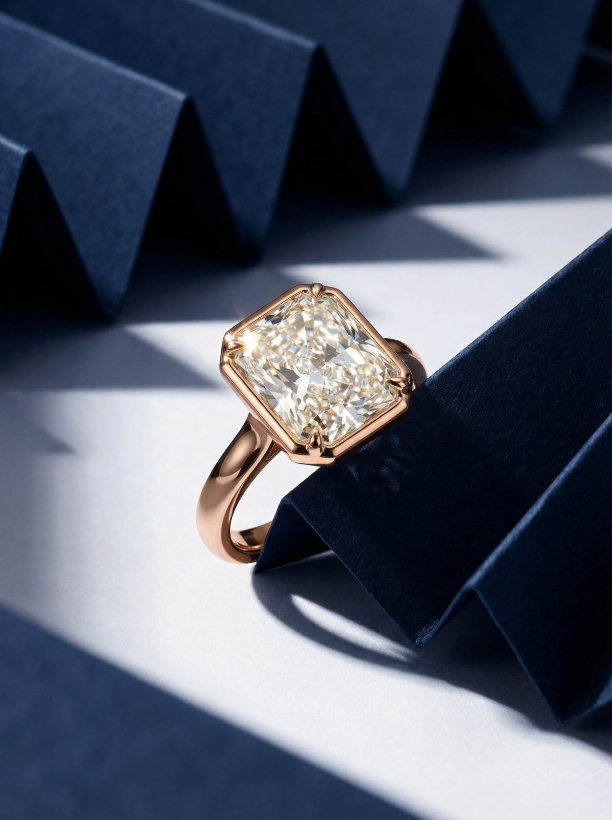 This 5.02-carat HRD-certified cushion-cut diamond ring is crafted in 18k rose gold. With VS1 clarity and an enlarger setting that maximises its face-up presence, the stone is framed with clean, balanced symmetry. Striking yet effortless, it transitions easily from daytime wear to evening polish.