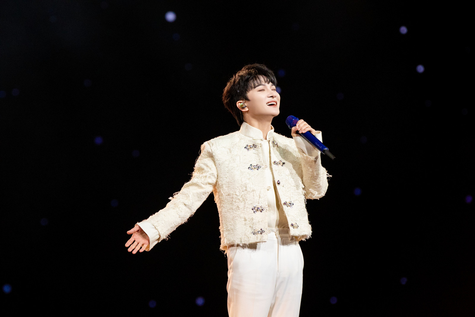 LYULIANG, CHINA - DECEMBER 31: Singer Charlie Zhou Shen performs on the stage during China Media Group (CMG) New Year gala on December 31, 2025 in Lyuliang City, Shanxi Province of China. China Media Group (CMG) on Wednesday aired a grand New Year gala to welcome the arrival of 2026 with celebrations focused on the richness of Chinese culture, and blending traditional arts with contemporary creativity in a nationwide showcase of unity and joy. (Photo by VCG/VCG via Getty Images)