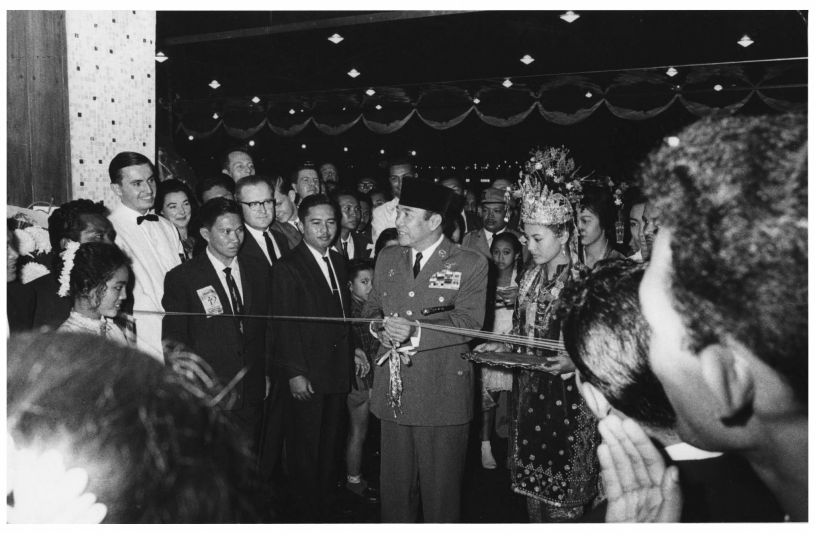 Presiden Soekarno saat pembukaan Hotel Indonesia pada tahun 1962