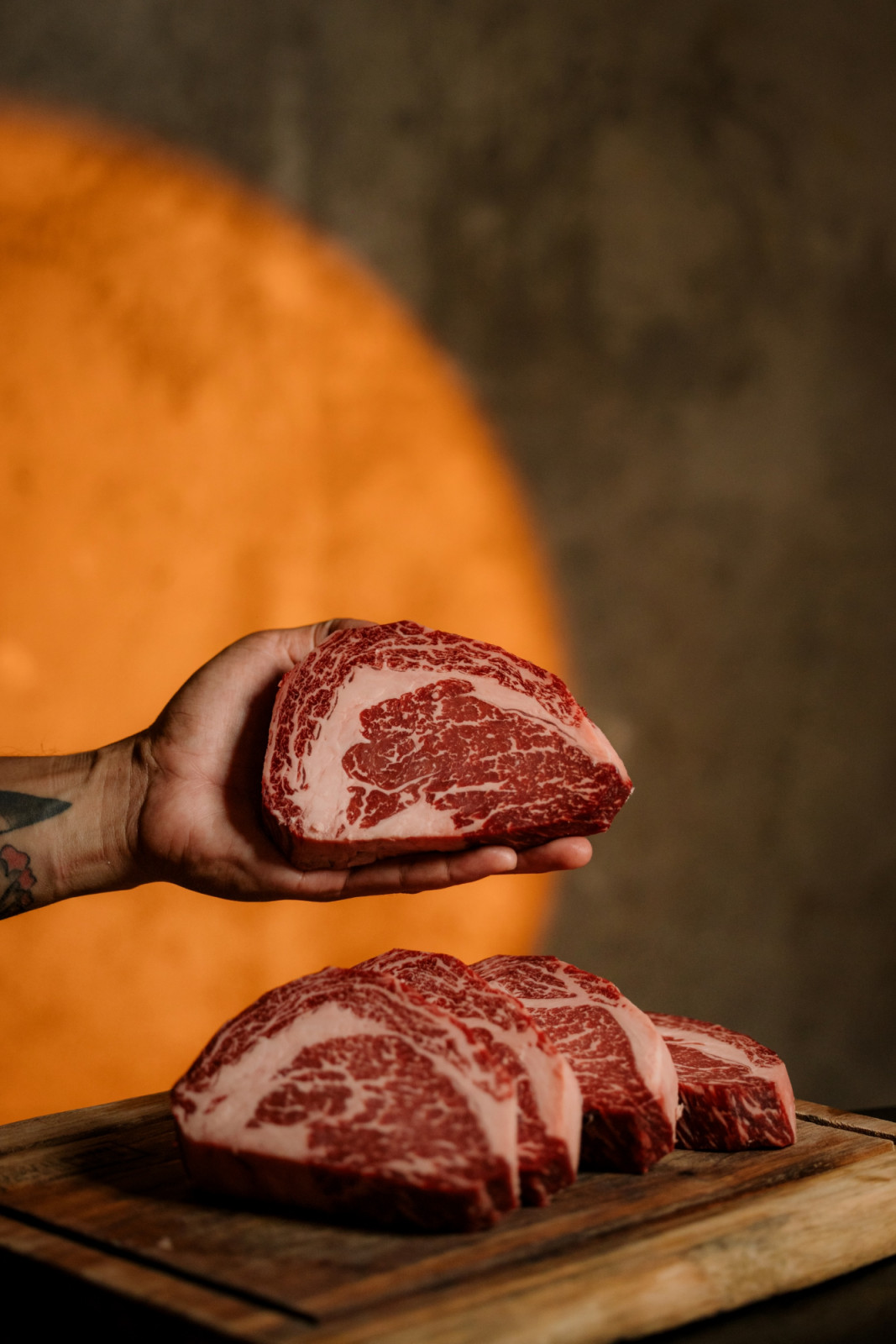 Daging sapi terpilih harus memiliki tekstur, marbling, dan potensi rasa sebelum masuk ke ruang dry-age