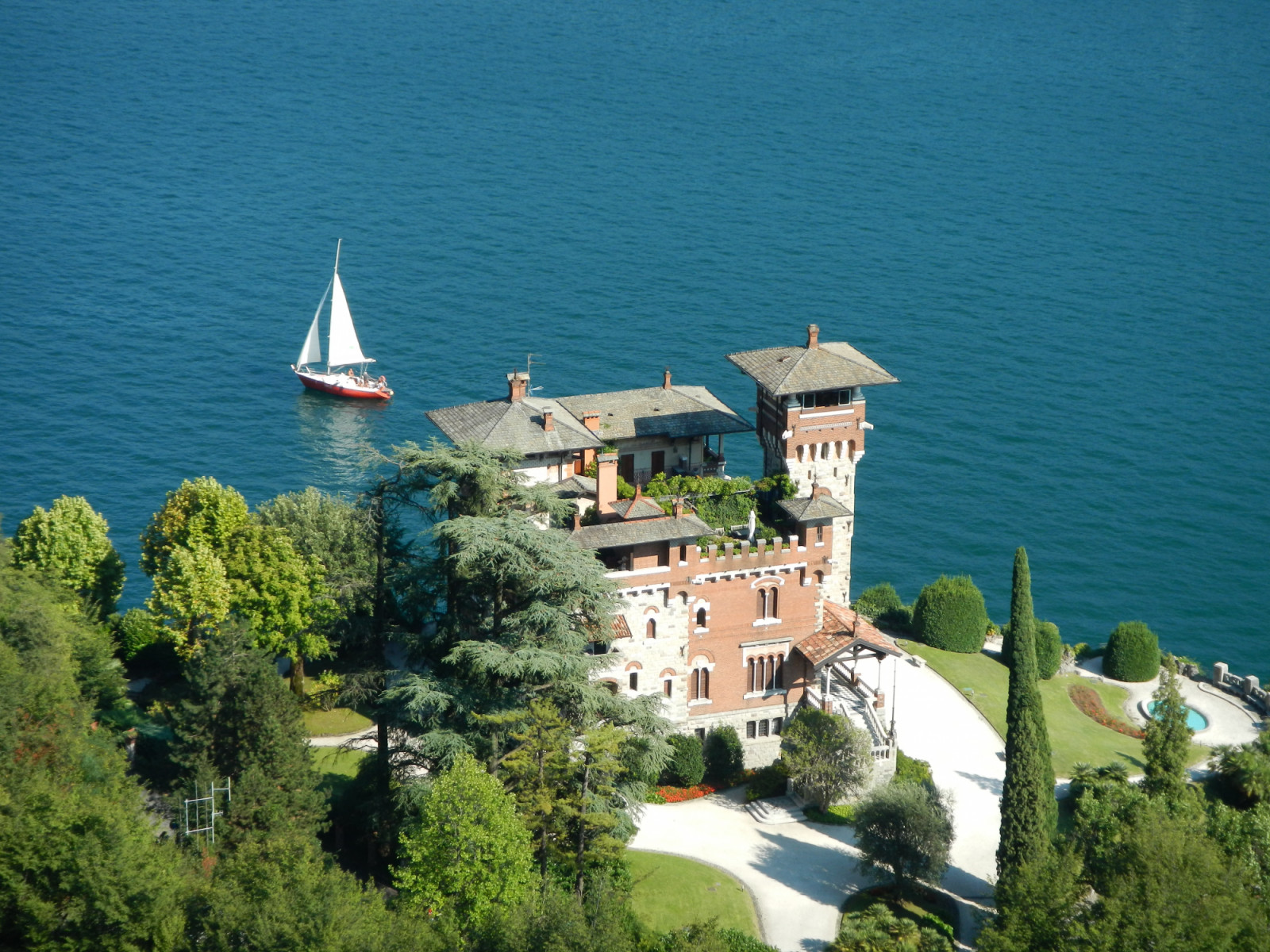 Aerial view of Villa Gaeta showing the clifftop stairs featured in Casino Royale’s (2006) final scene. The villa now operates as holiday rental apartments.