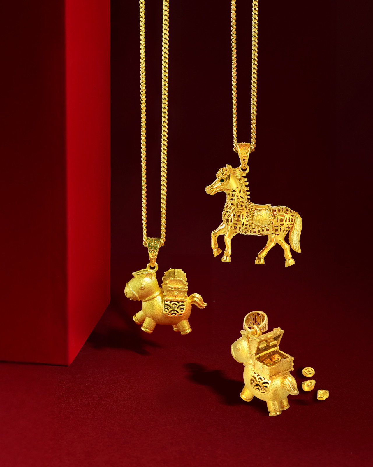 Tomei gold horse pendants