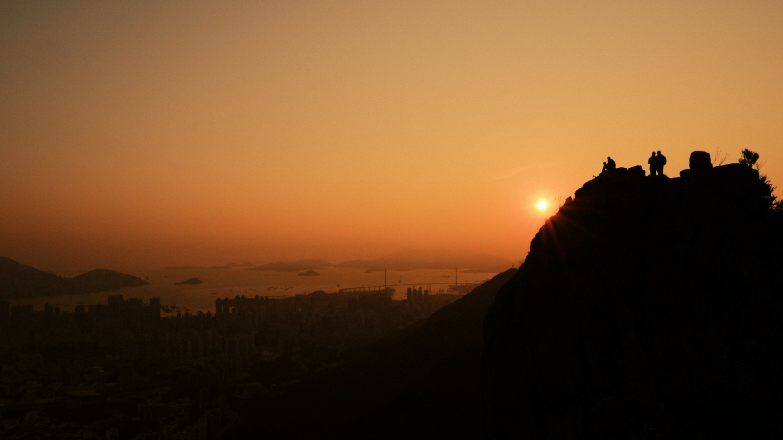 The benefits of nature: even a glimpse of trees, hills, or a distant horizon can restore focus, calm the mind, and quietly boost wellbeing (Photo: Isaac Yuen/Unsplash)