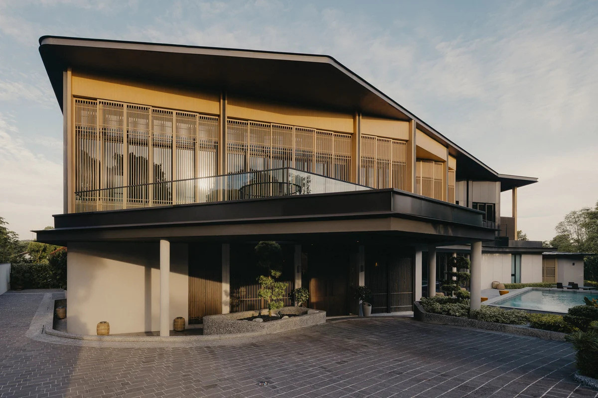 The exterior view of the Bukit Timah Good Class Bungalow, christened Skyveil House, showcases its namesake “veil”, whose form was inspired by birdcages