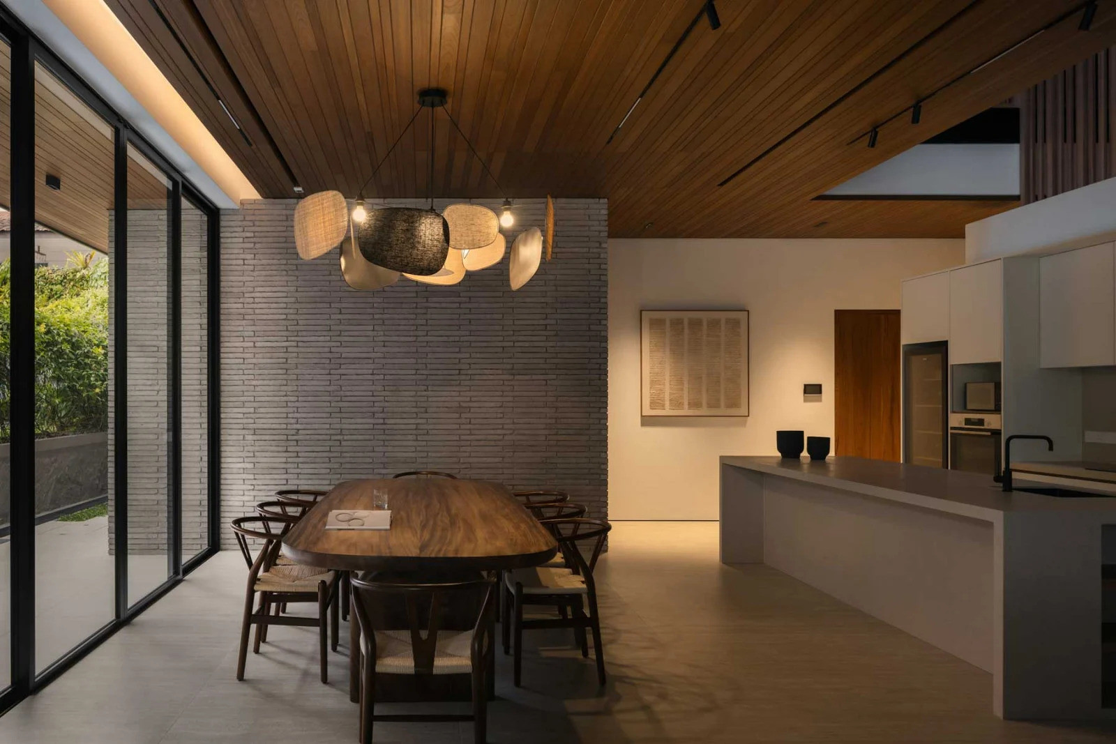 A view of the dining area, warmly illuminated by a Market Set Screen 70s large pendant lamp