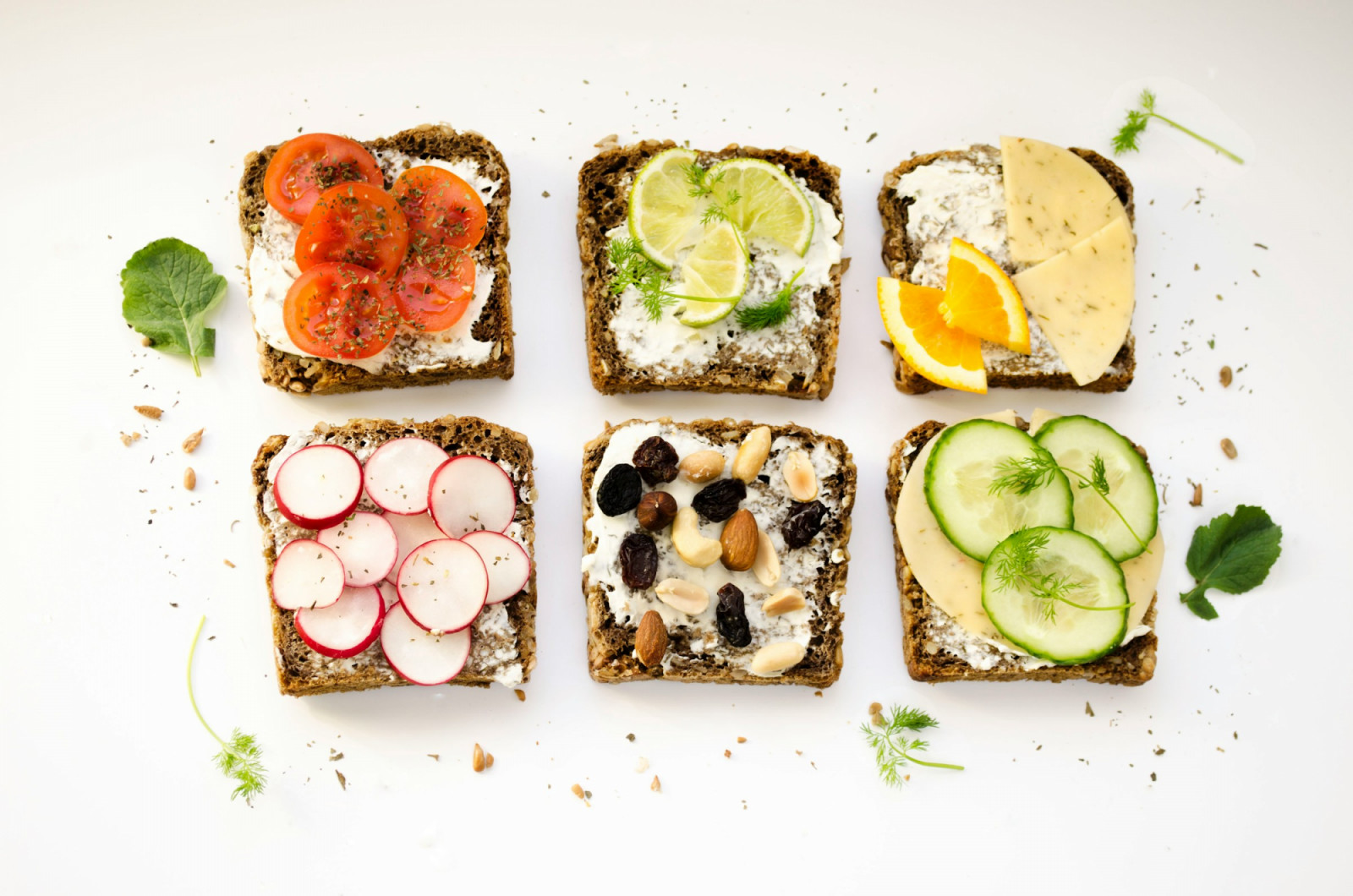 In the US, cottage cheese is a simple breakfast or snack, often paired with fruit, nuts, or salads (Photo: Ola Mishchenko/Unsplash)
