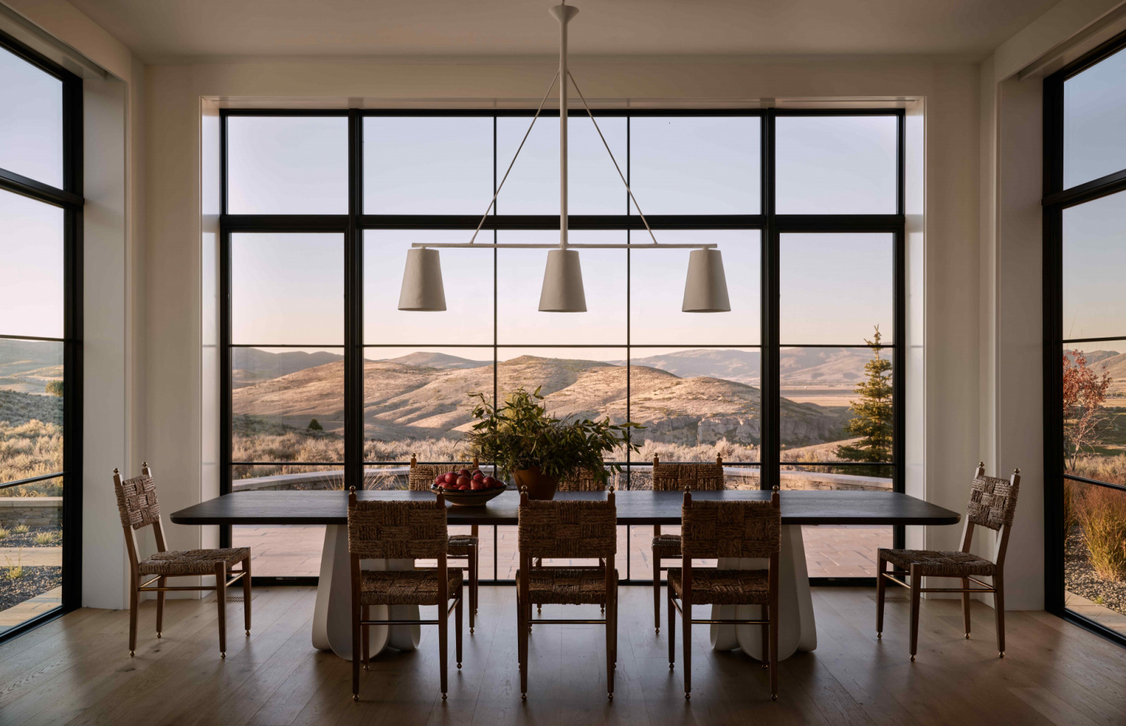 The dining bay, where Utah’s dramatic landscape unfolds through windows on three sides