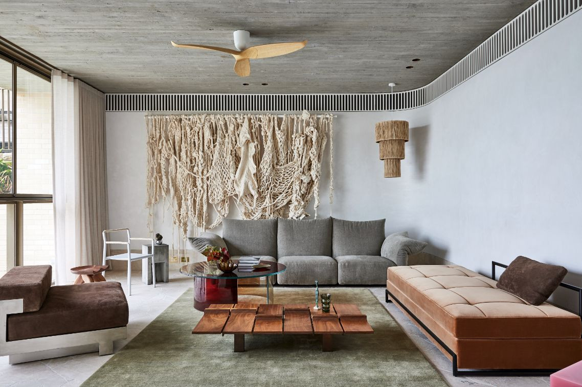 Australian artist Jacqui Fink’s striking wool and yarn tapestry takes pride of place in this lounge area (Photo: Pablo Veiga/ Photofoyer)