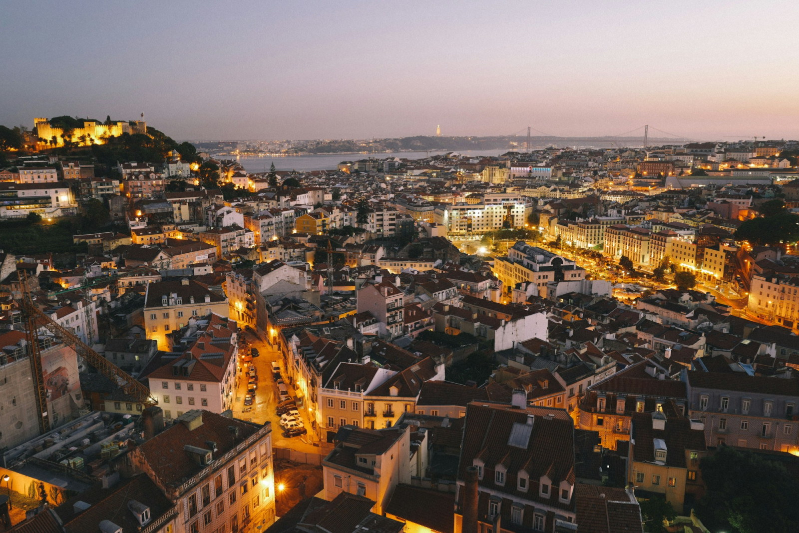 Lisbon’s historic streets reveal resilience born from the 1755 earthquake and tsunami (Photo: Andreas Brücker/Unsplash)